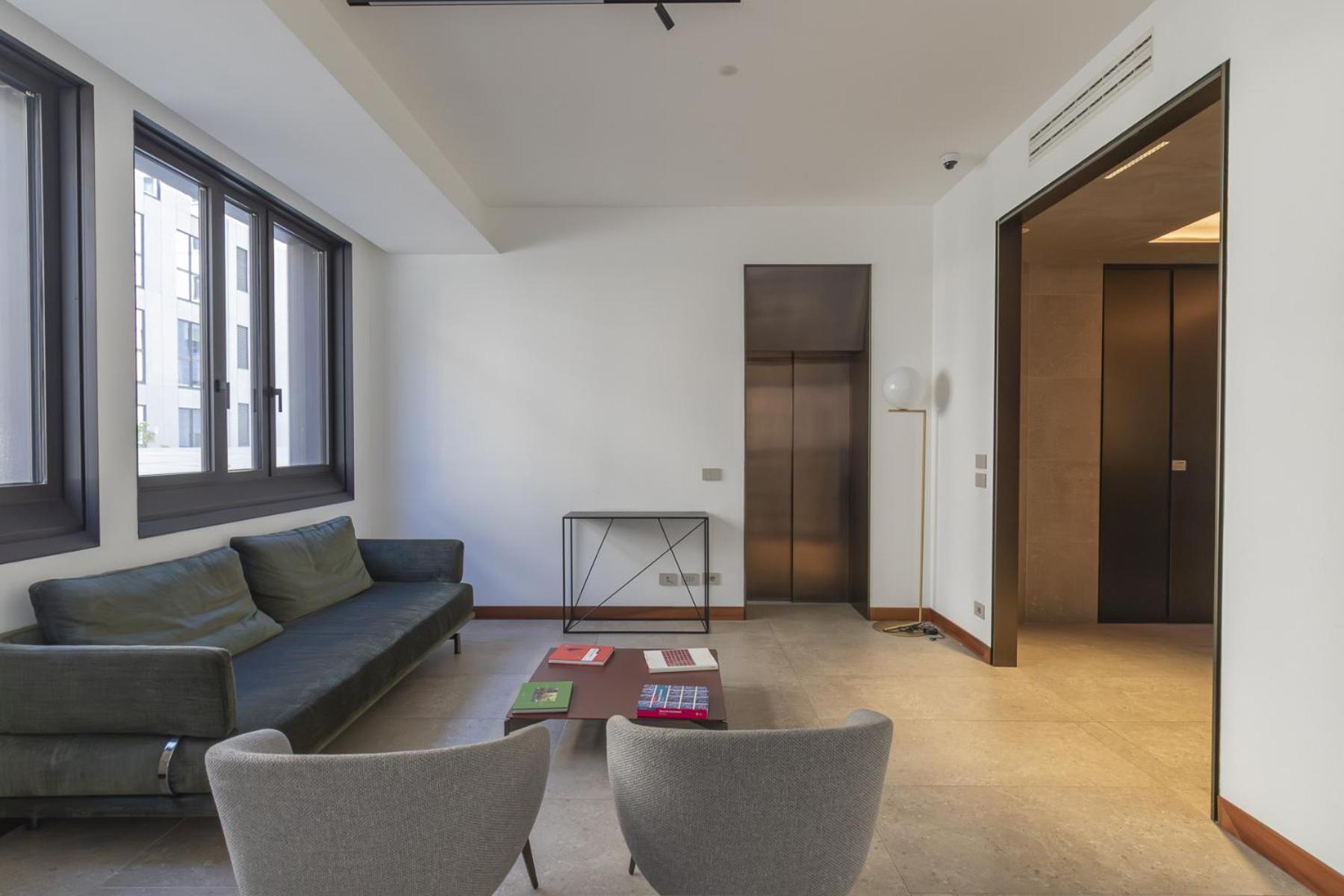 San Babila Tower With Panoramic Terrace Overlooking Duomo By Rentopolis Apartment Milan