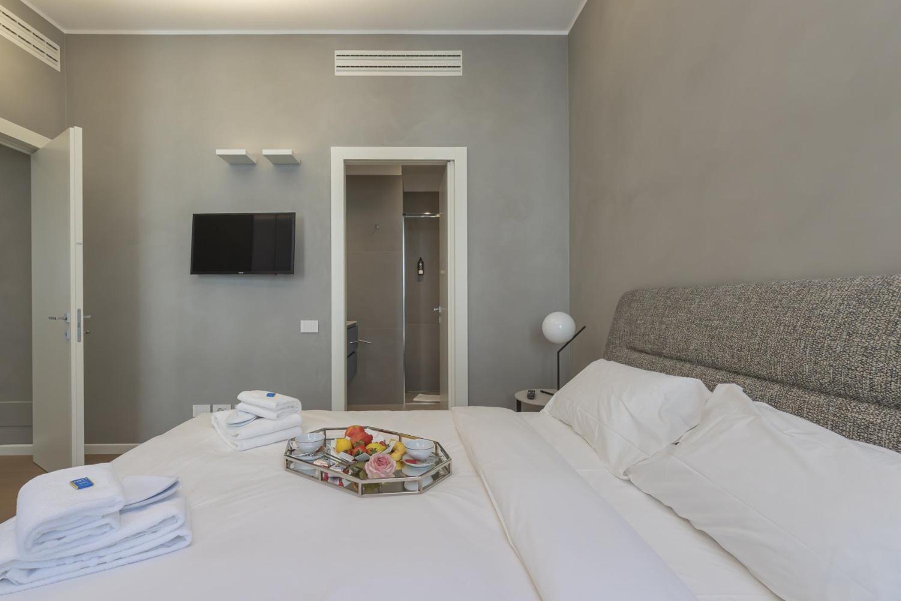 Apartment San Babila Tower With Panoramic Terrace Overlooking Duomo By Rentopolis Milan