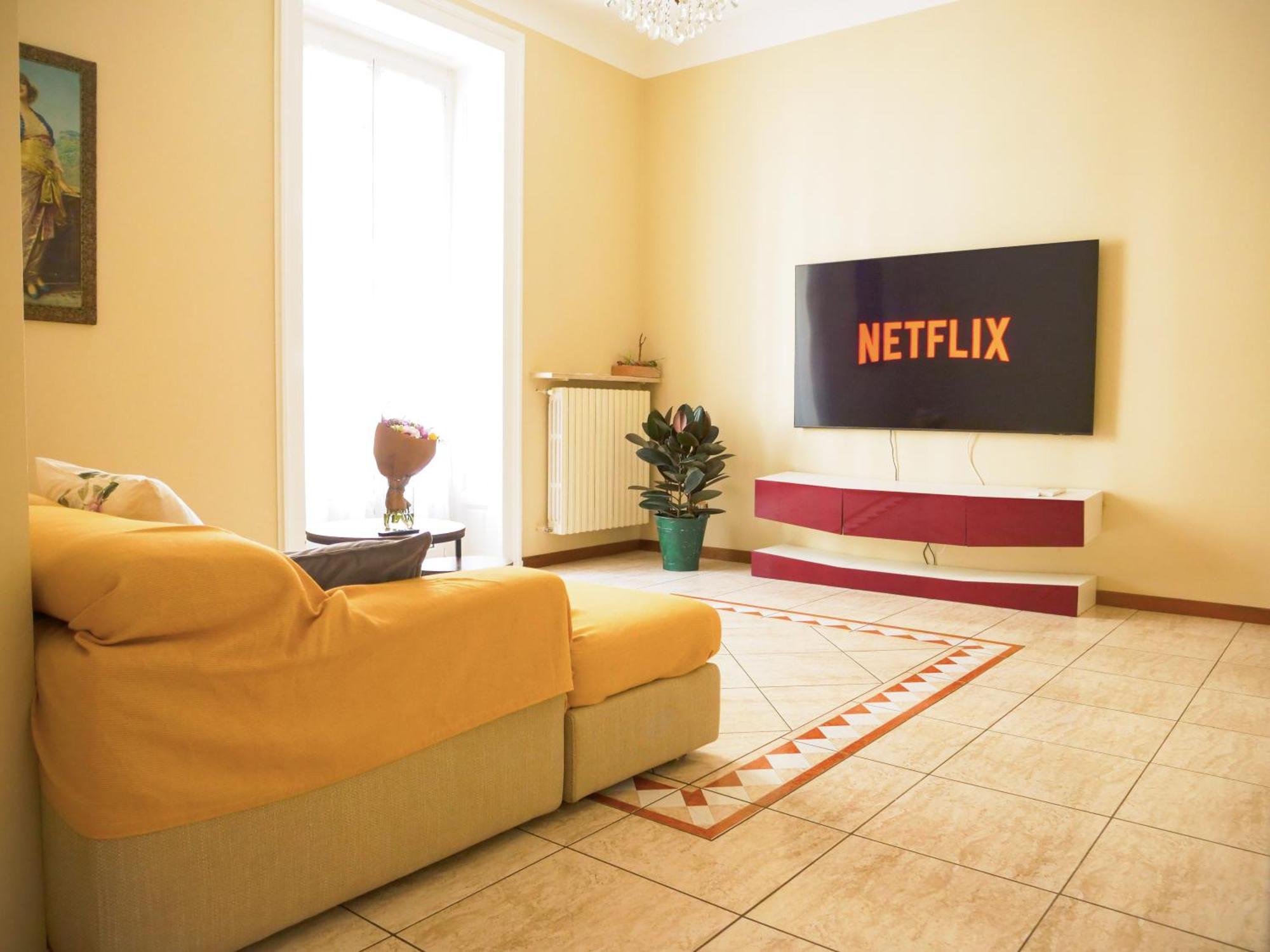 Apartment Wonderful Downtown Apartment-hd Netflix, King-size Bed, Two Minutes' Walk From Metro Milan