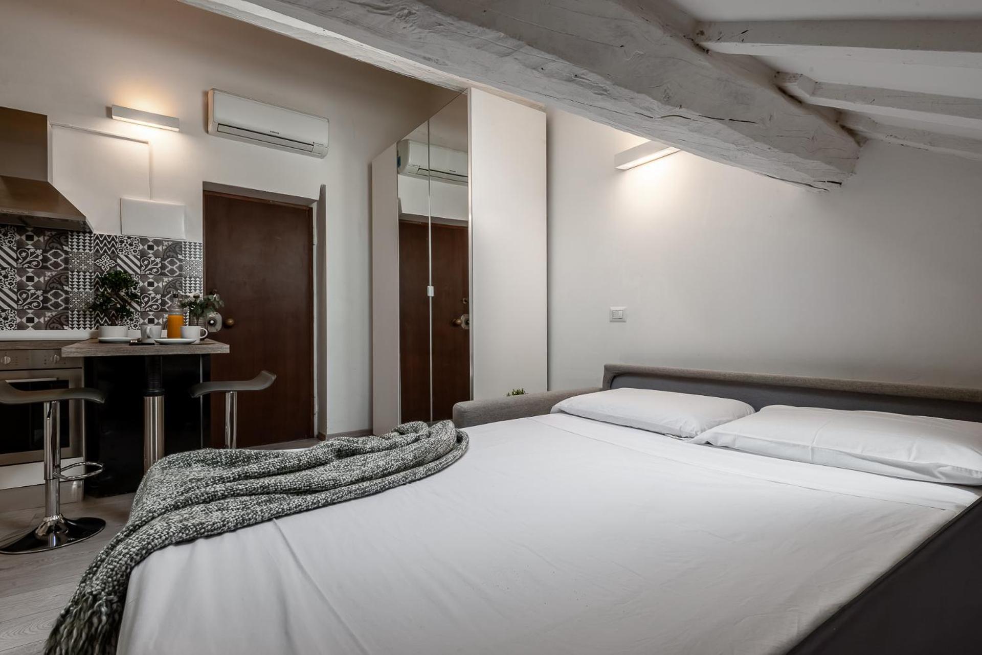 Stayeasy Corso 9 - Attic Milão