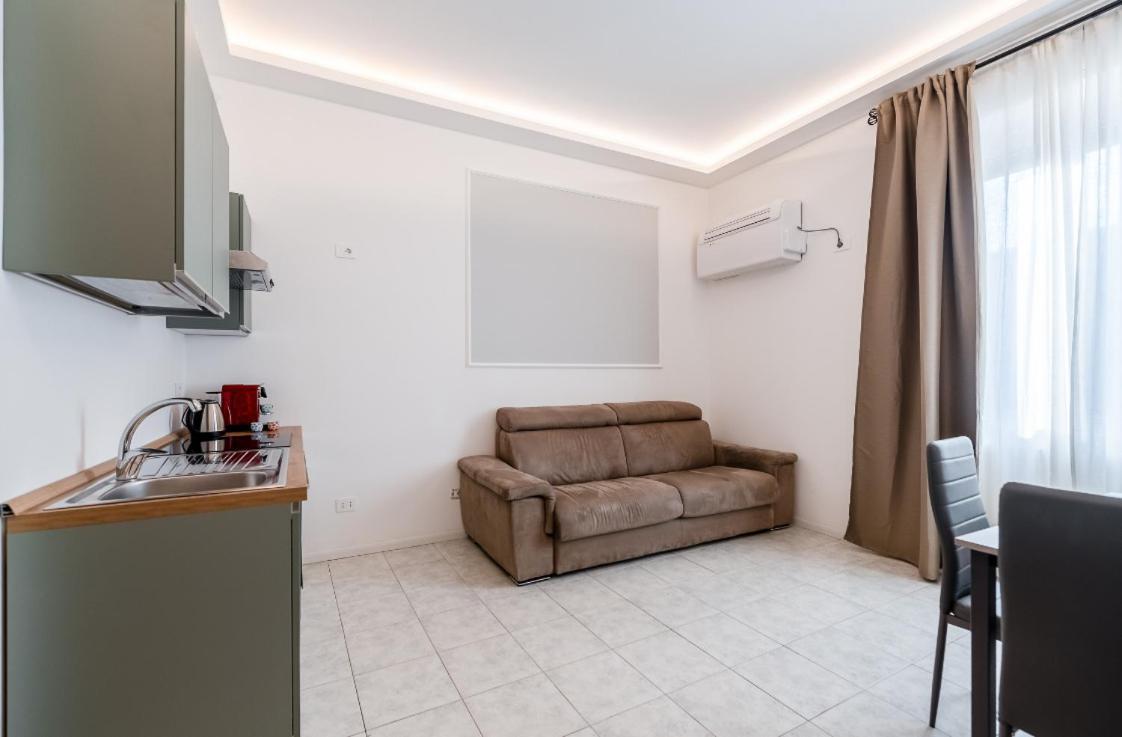 Smile In Apartment