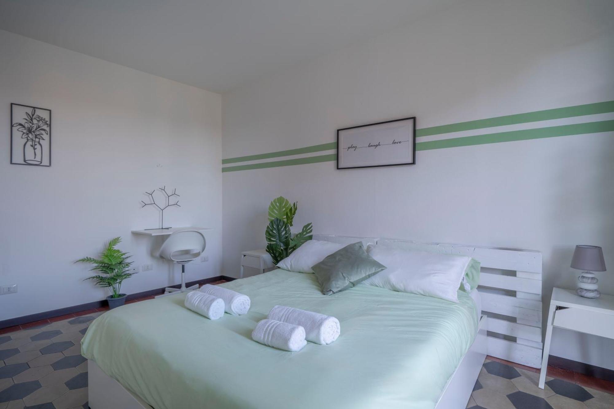 View Of The Navigli - In The Heart Of - Wifi Apartment Milan