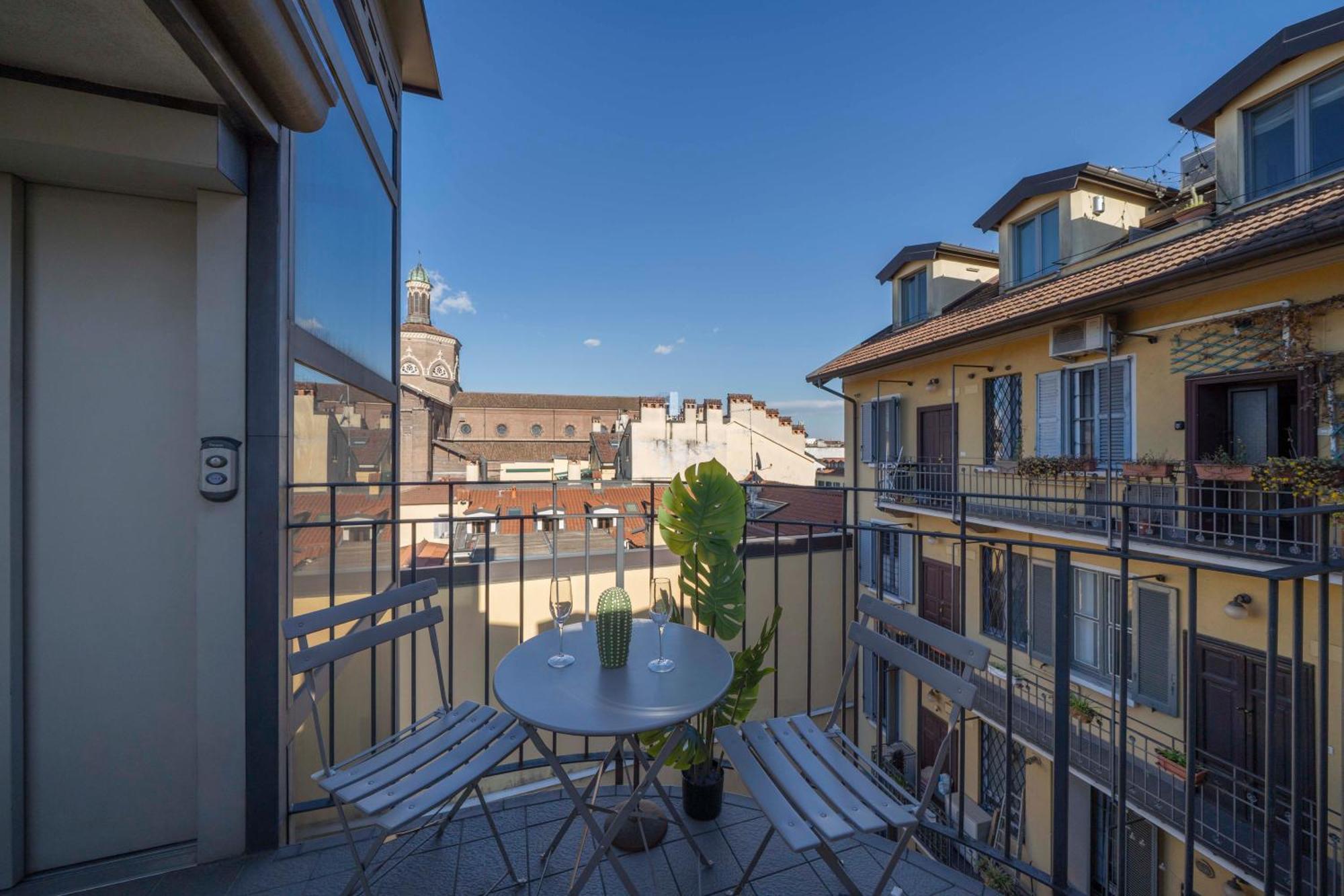 View Of The Navigli - In The Heart Of - Wifi Apartment