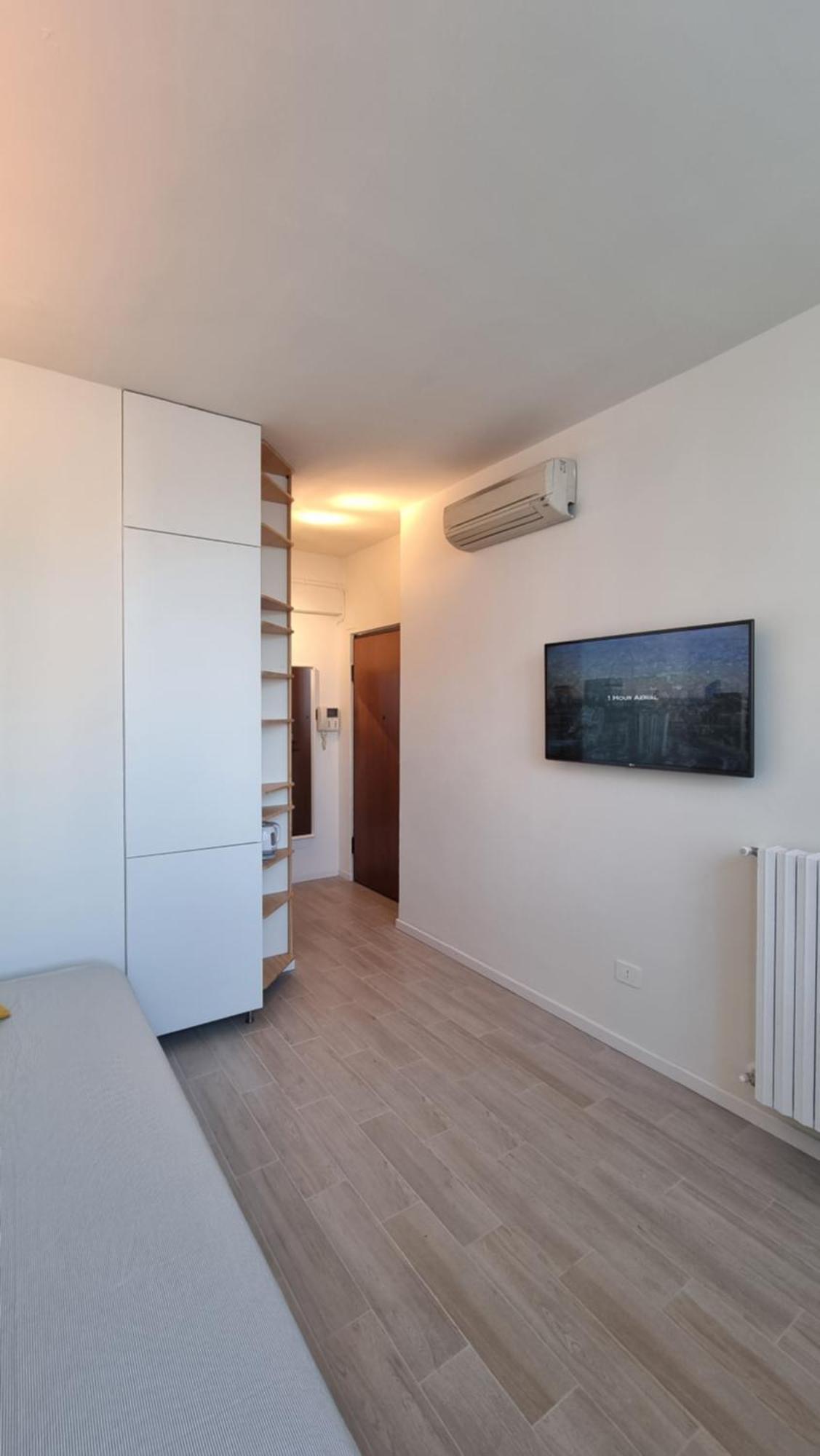Apartment Luminoso Monolocale Mm3 Dergano Sky Legnone *