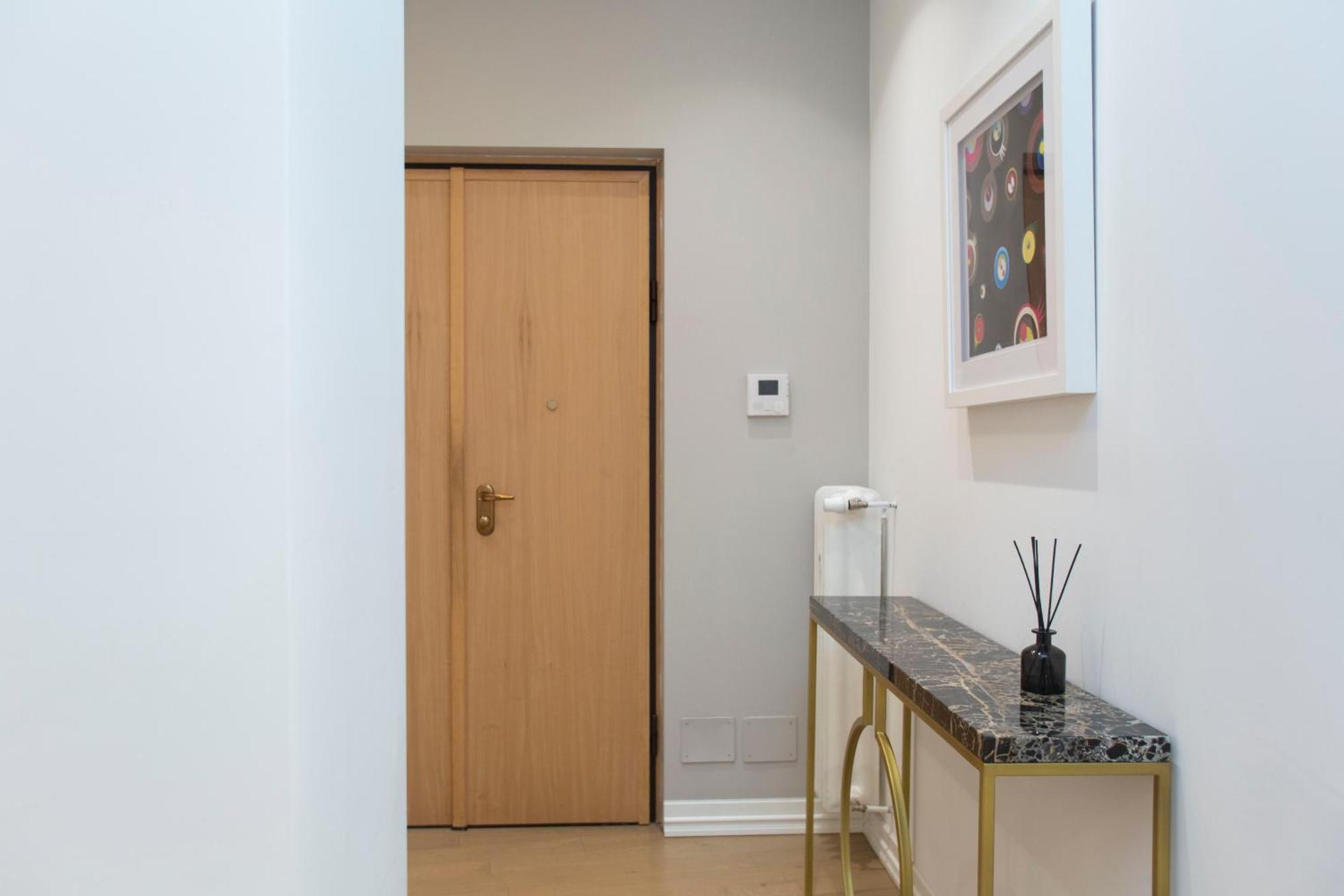 Vittoria Flat 18 - Milan