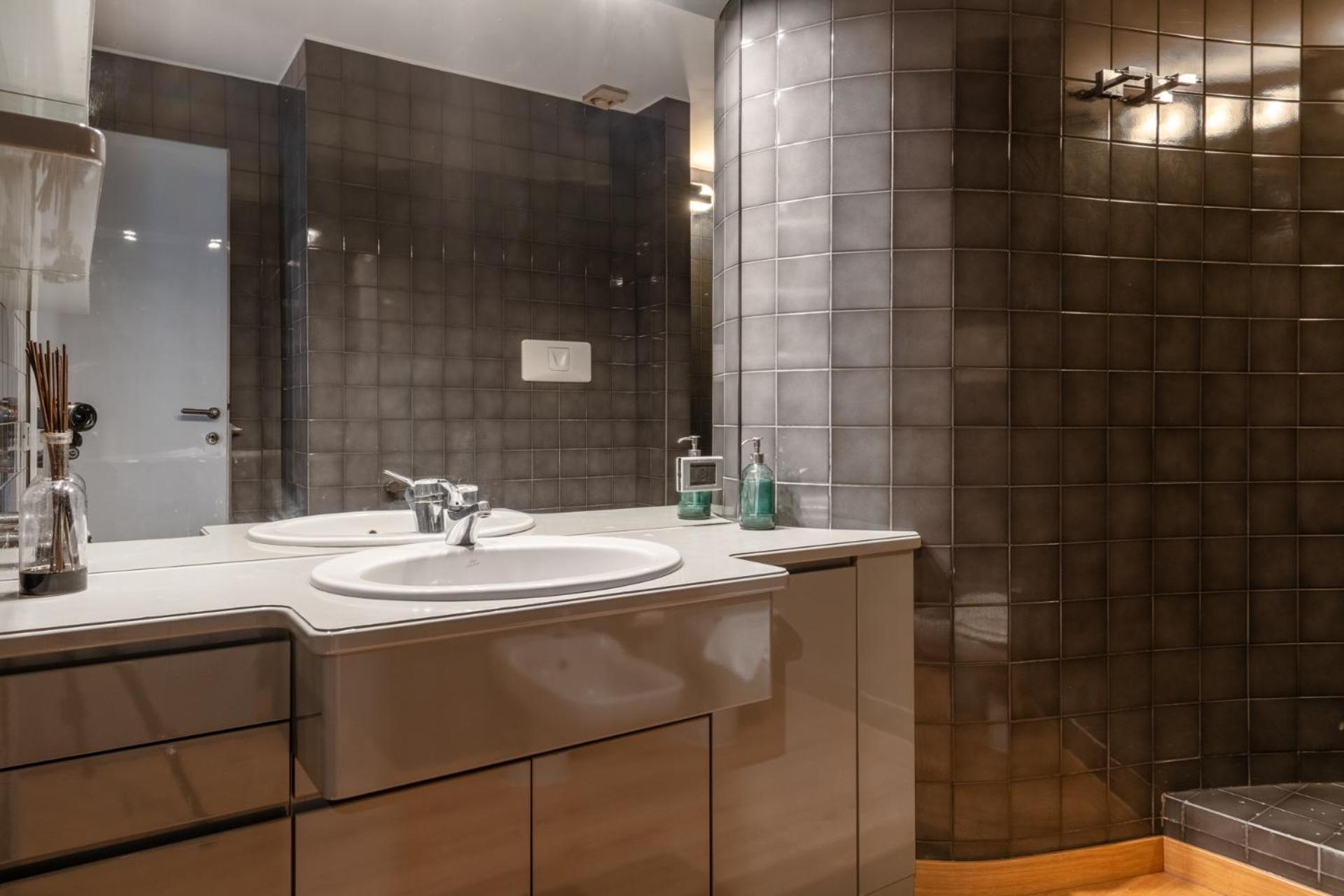 Italianflat - Spacious 3 Bedroom With Balcony San Babila Area Apartment Milan