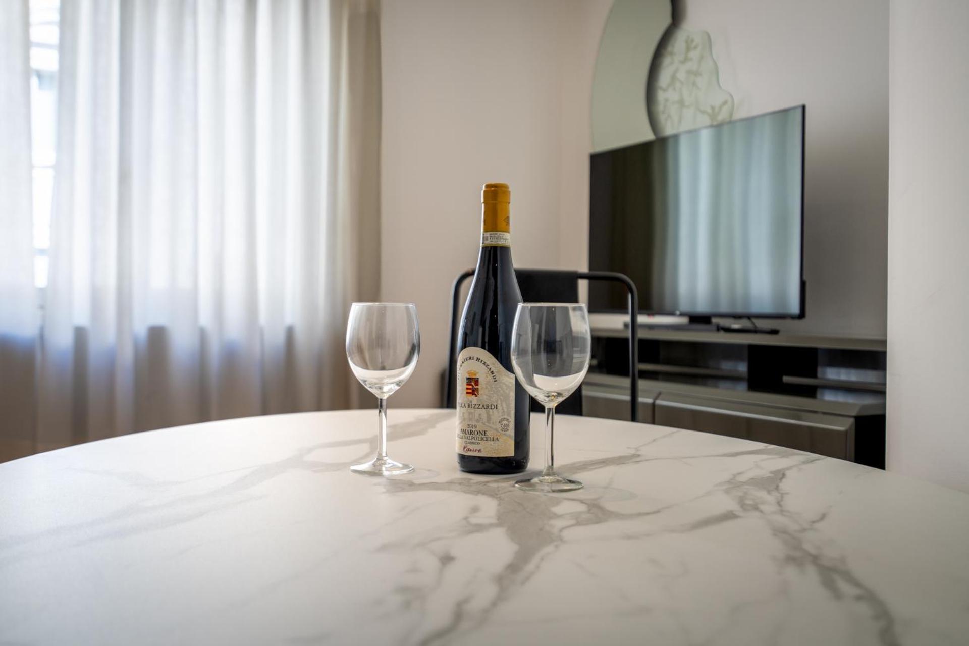 Italianflat - Spacious 3 Bedroom With Balcony San Babila Area Apartment Milan
