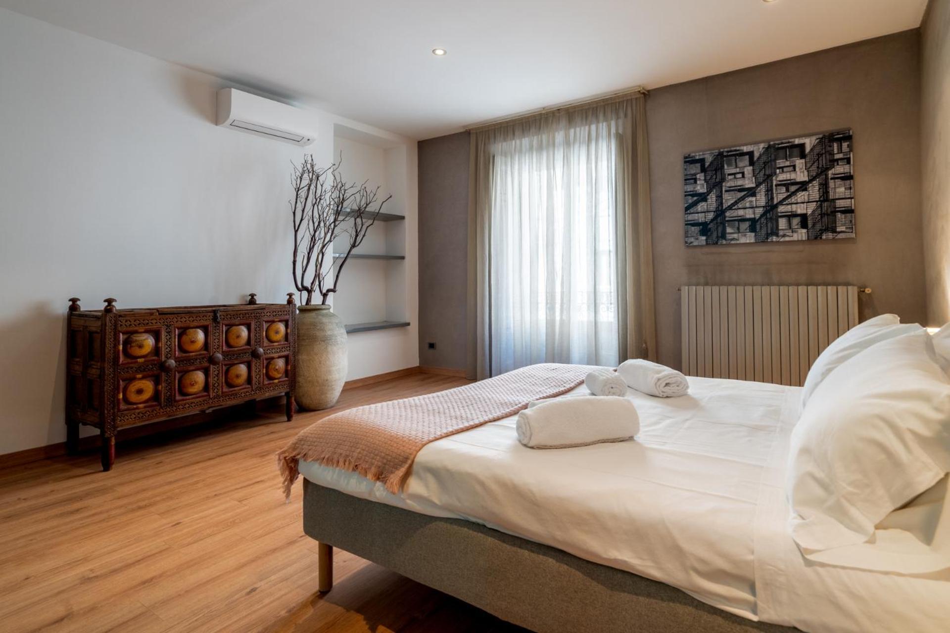 Italianflat - Spacious 3 Bedroom With Balcony San Babila Area Apartment Milan