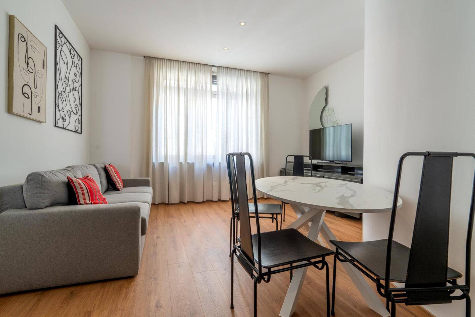 Apartment Italianflat - Spacious 3 Bedroom With Balcony San Babila Area Milan