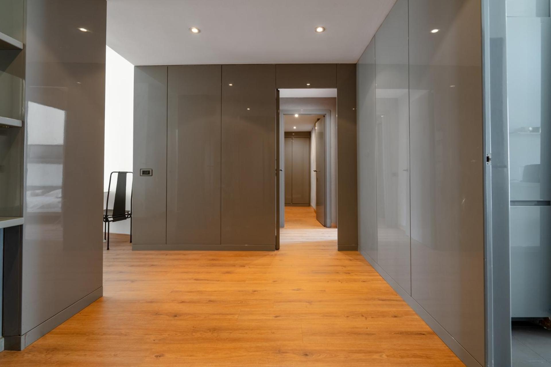 Italianflat - Spacious 3 Bedroom With Balcony San Babila Area Apartment