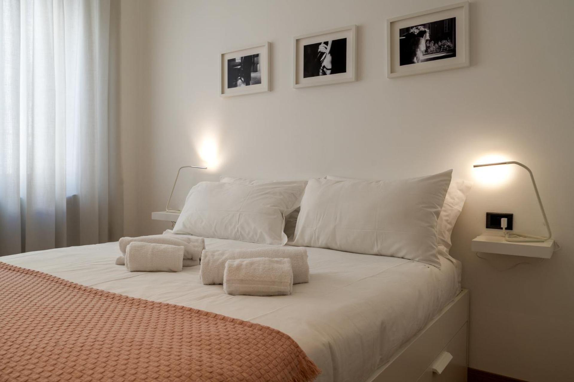 Italianflat - Spacious 3 Bedroom With Balcony San Babila Area * Milan