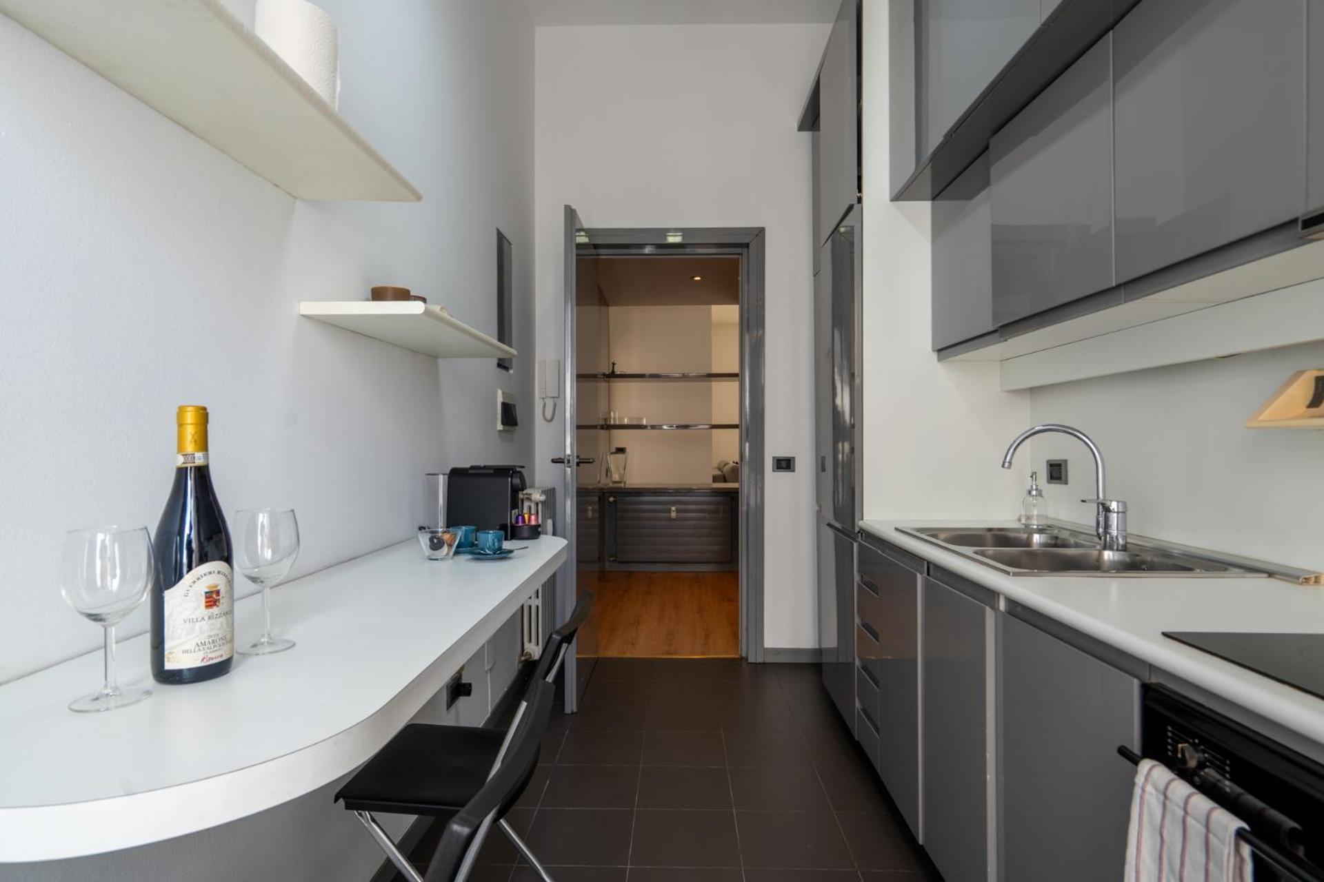 Italianflat - Spacious 3 Bedroom With Balcony San Babila Area Apartment Milan