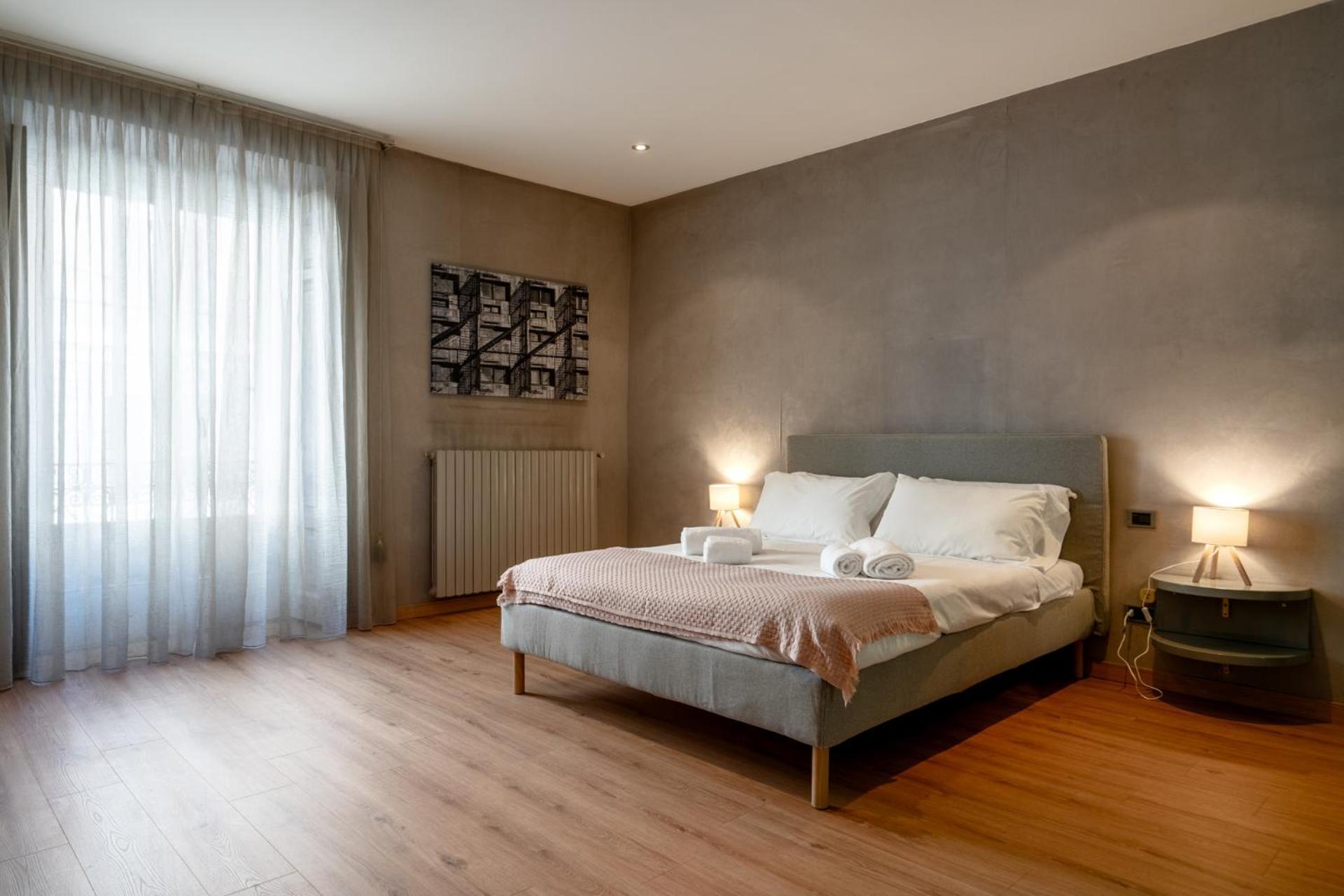 Italianflat - Spacious 3 Bedroom With Balcony San Babila Area Milan