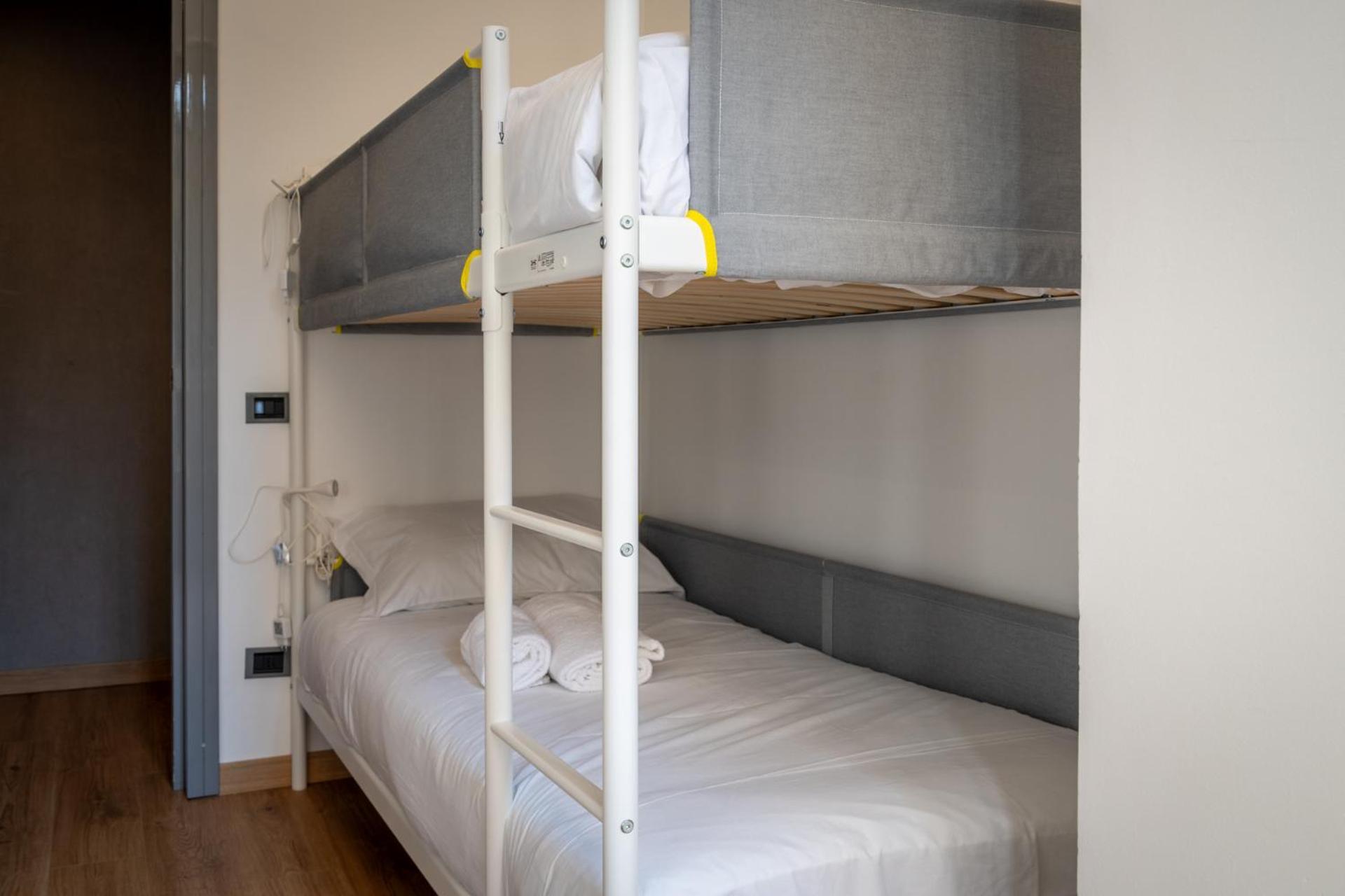 Italianflat - Spacious 3 Bedroom With Balcony San Babila Area * Milan