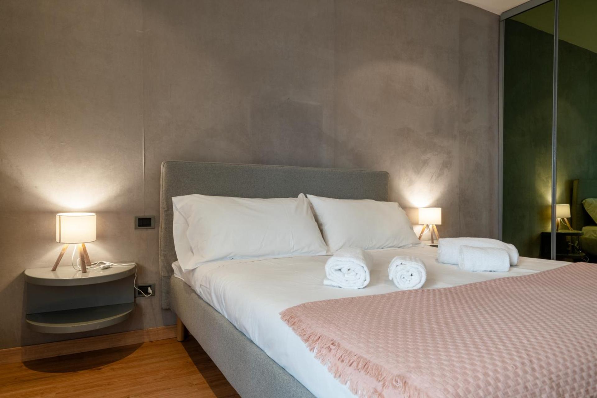 Italianflat - Spacious 3 Bedroom With Balcony San Babila Area Apartment Milan