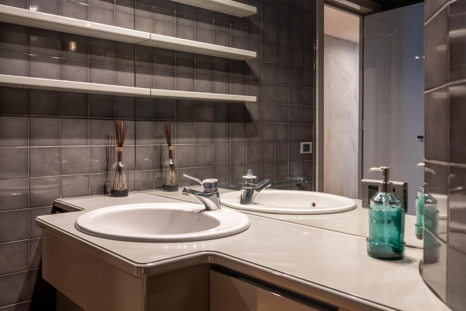 Apartment Italianflat - Spacious 3 Bedroom With Balcony San Babila Area Milan