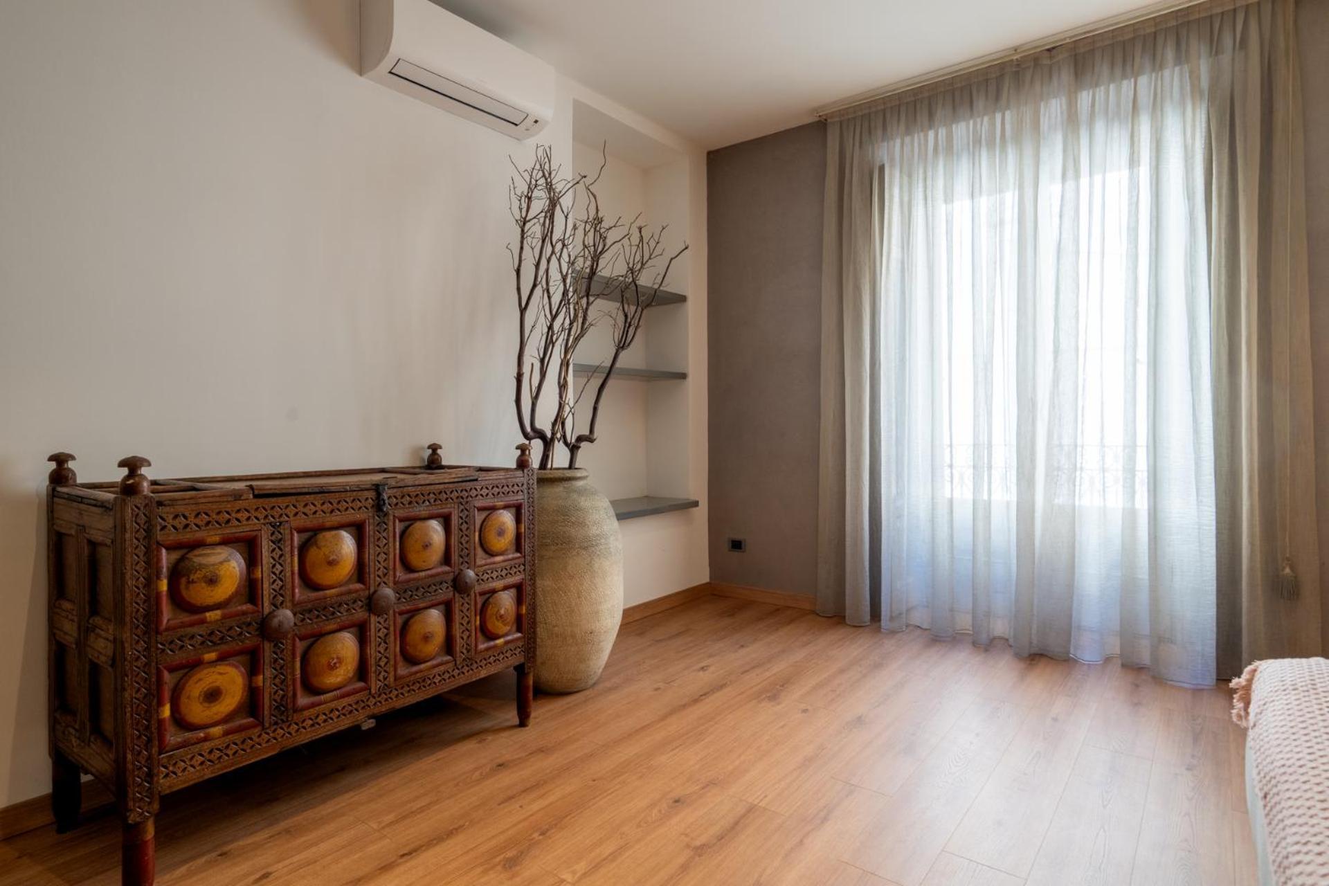 Italianflat - Spacious 3 Bedroom With Balcony San Babila Area *