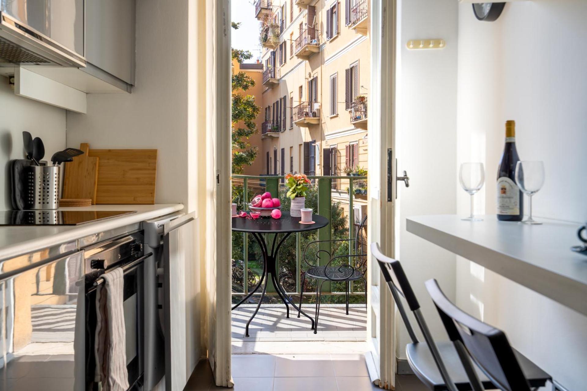 Italianflat - Spacious 3 Bedroom With Balcony San Babila Area Milan