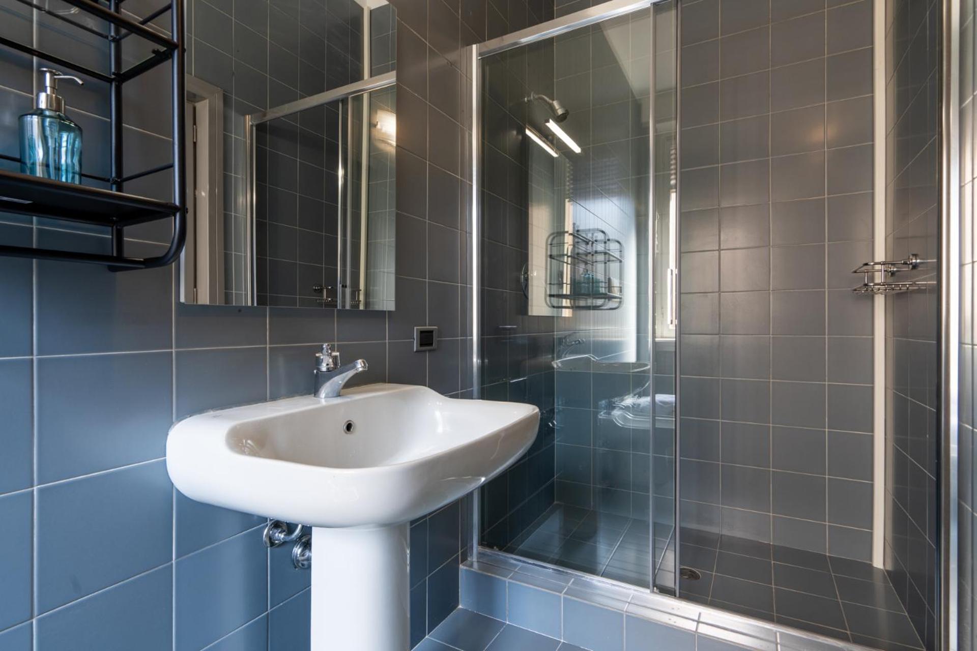 Italianflat - Spacious 3 Bedroom With Balcony San Babila Area * Milan