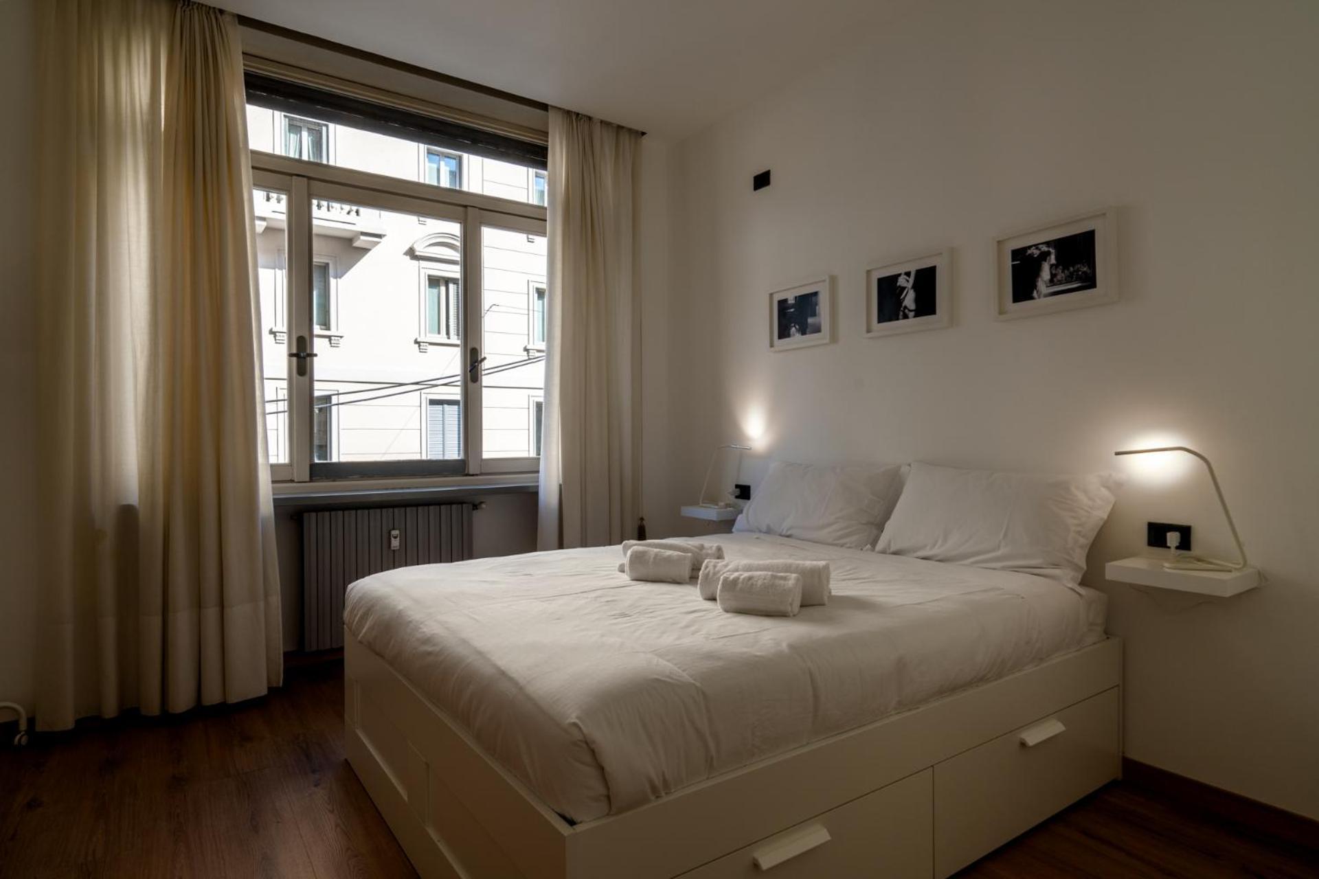Italianflat - Spacious 3 Bedroom With Balcony San Babila Area Apartment