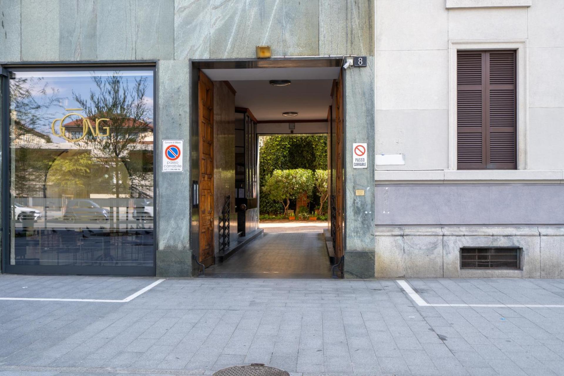 Italianflat - Spacious 3 Bedroom With Balcony San Babila Area *
