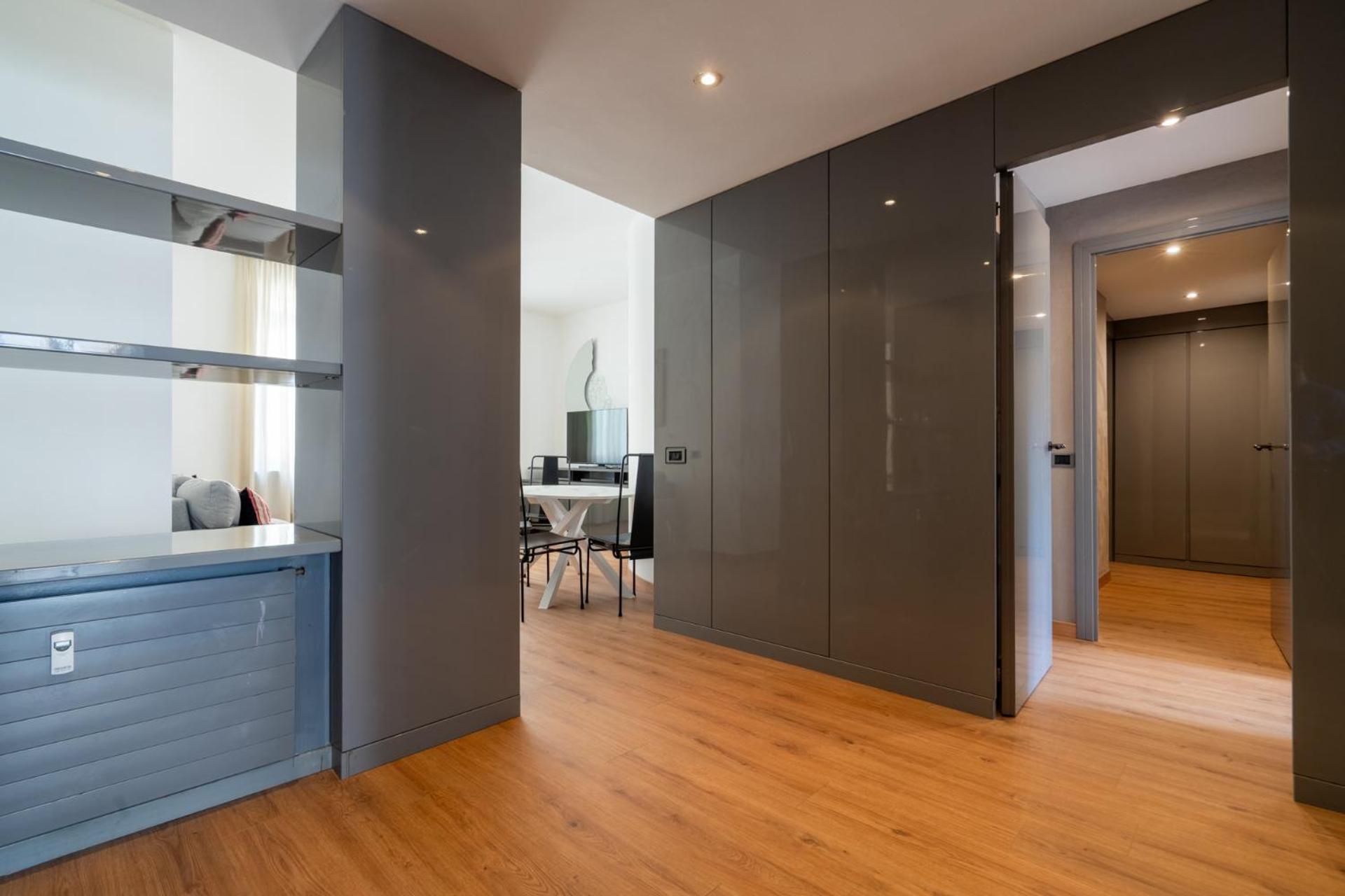 Italianflat - Spacious 3 Bedroom With Balcony San Babila Area Apartment *