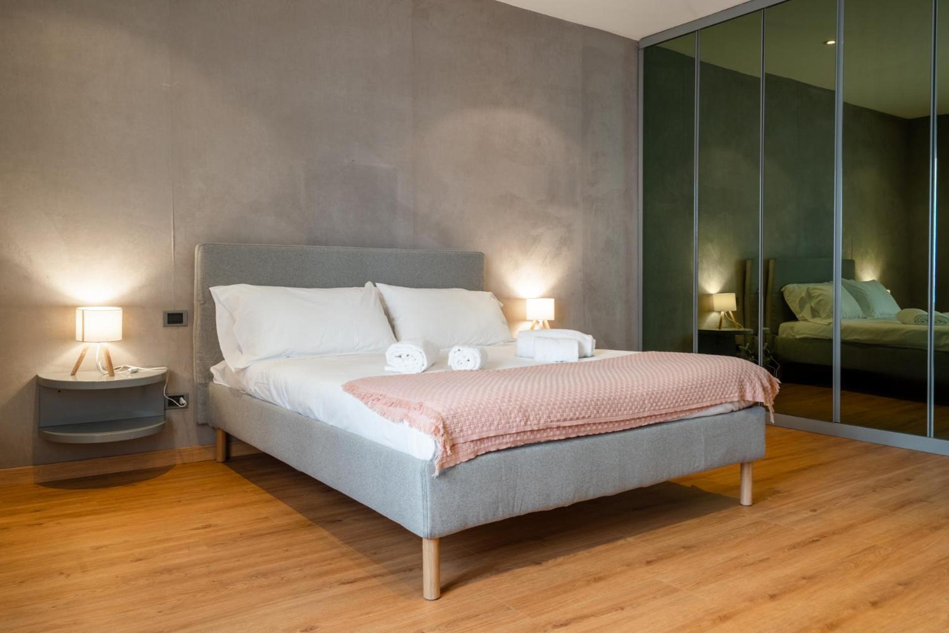 Italianflat - Spacious 3 Bedroom With Balcony San Babila Area *