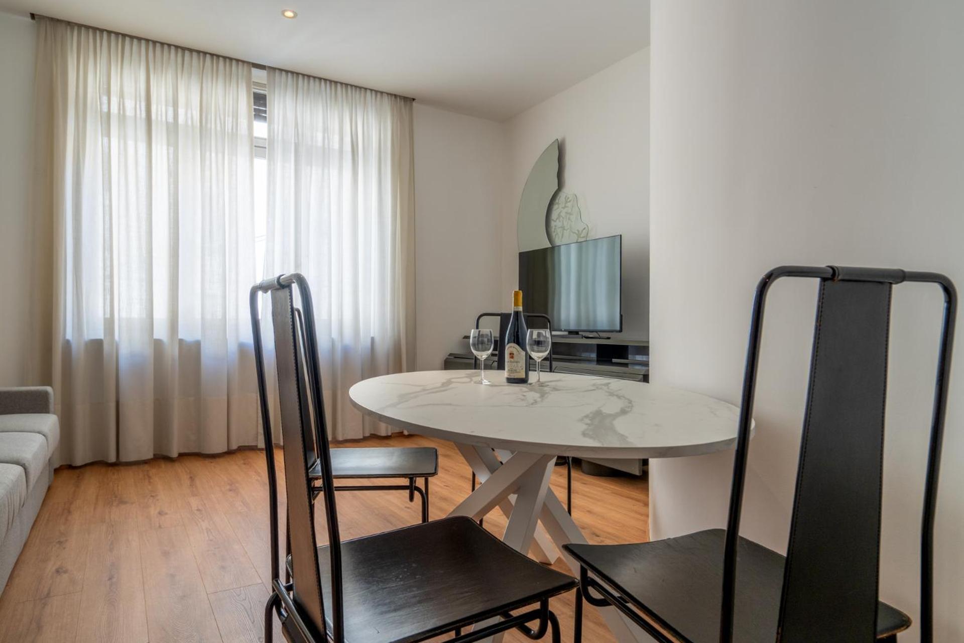 Italianflat - Spacious 3 Bedroom With Balcony San Babila Area Milan