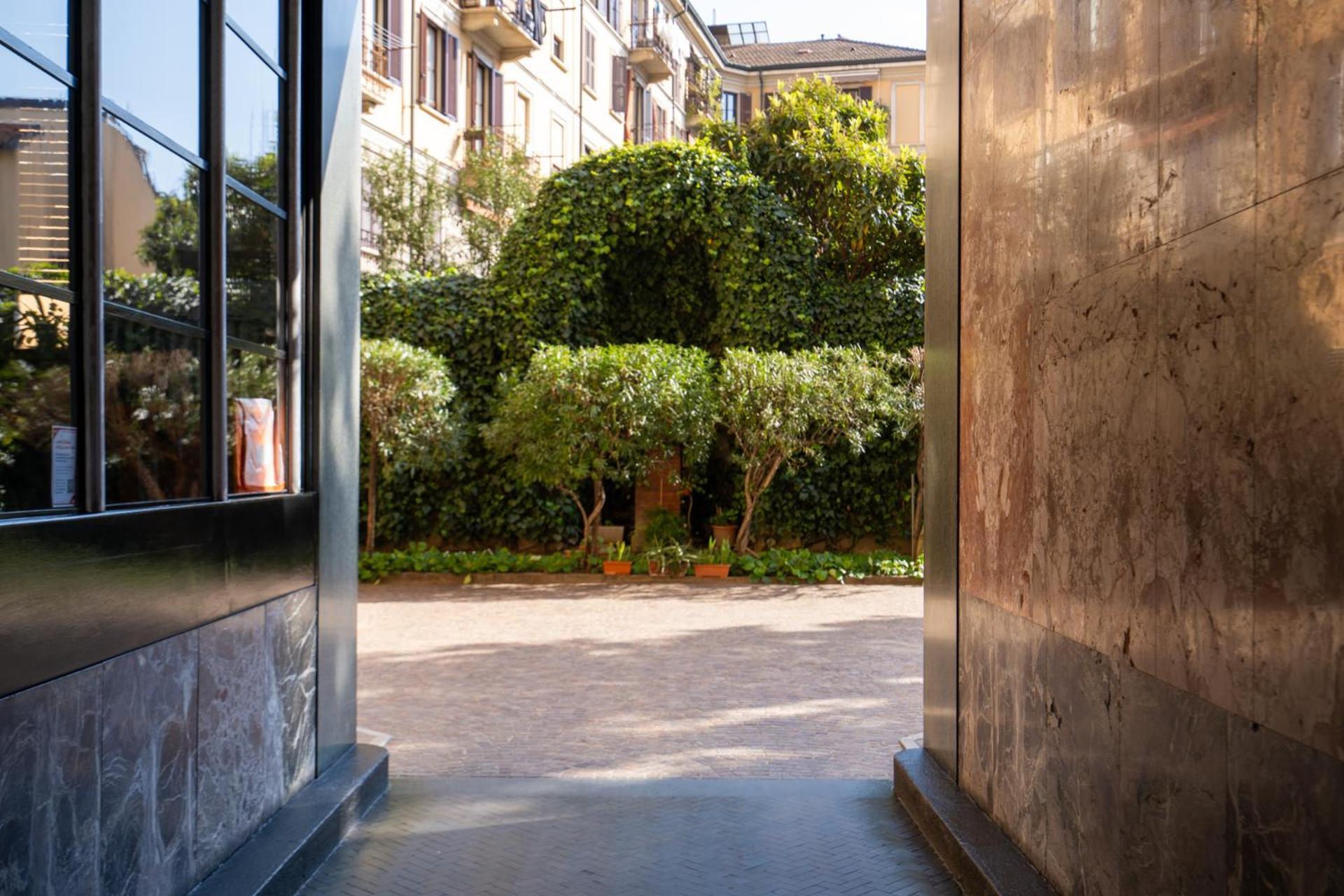 Apartment Italianflat - Spacious 3 Bedroom With Balcony San Babila Area Milan