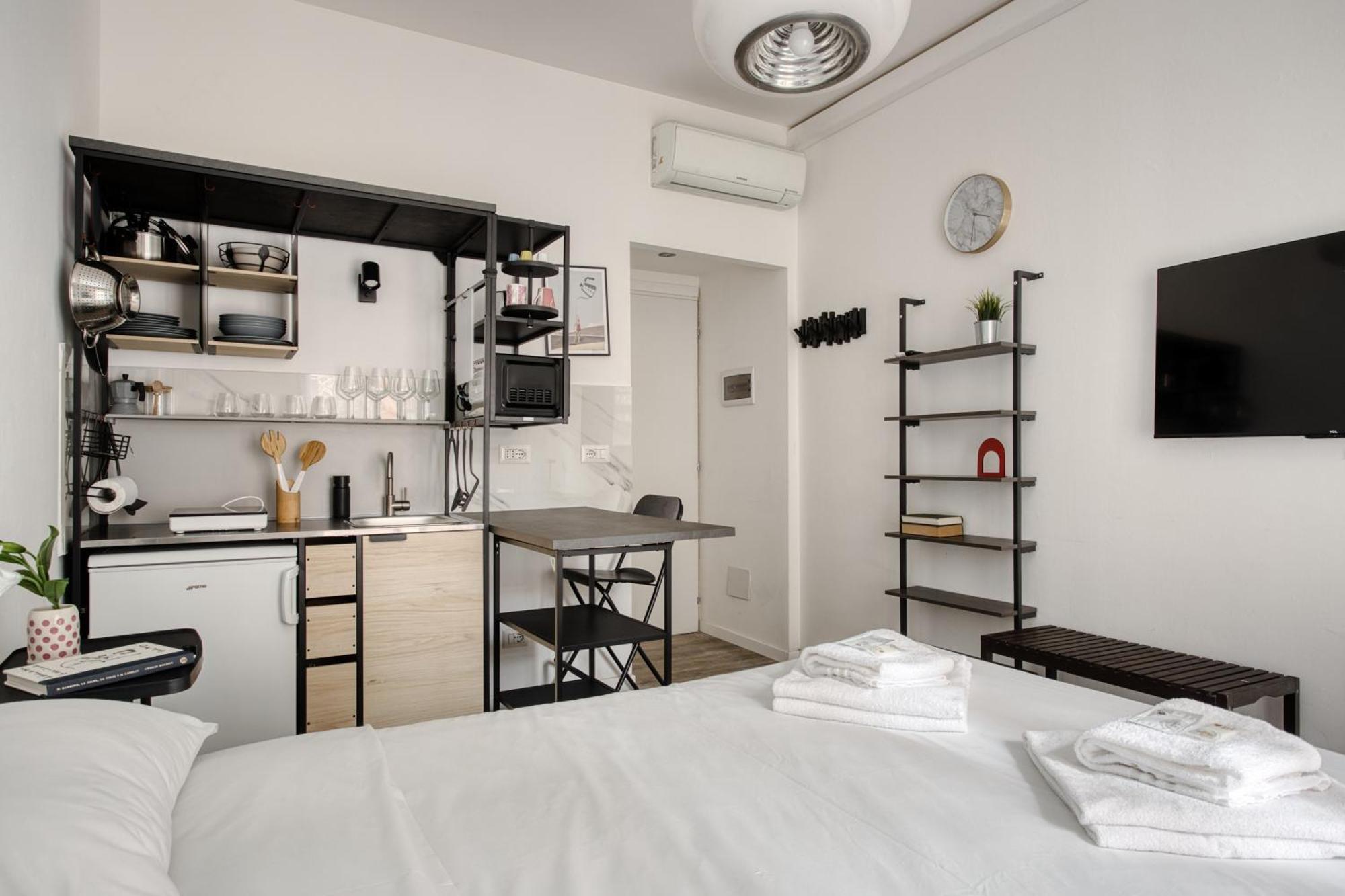 Joivy Elegant Double Near Subway Station * Milan