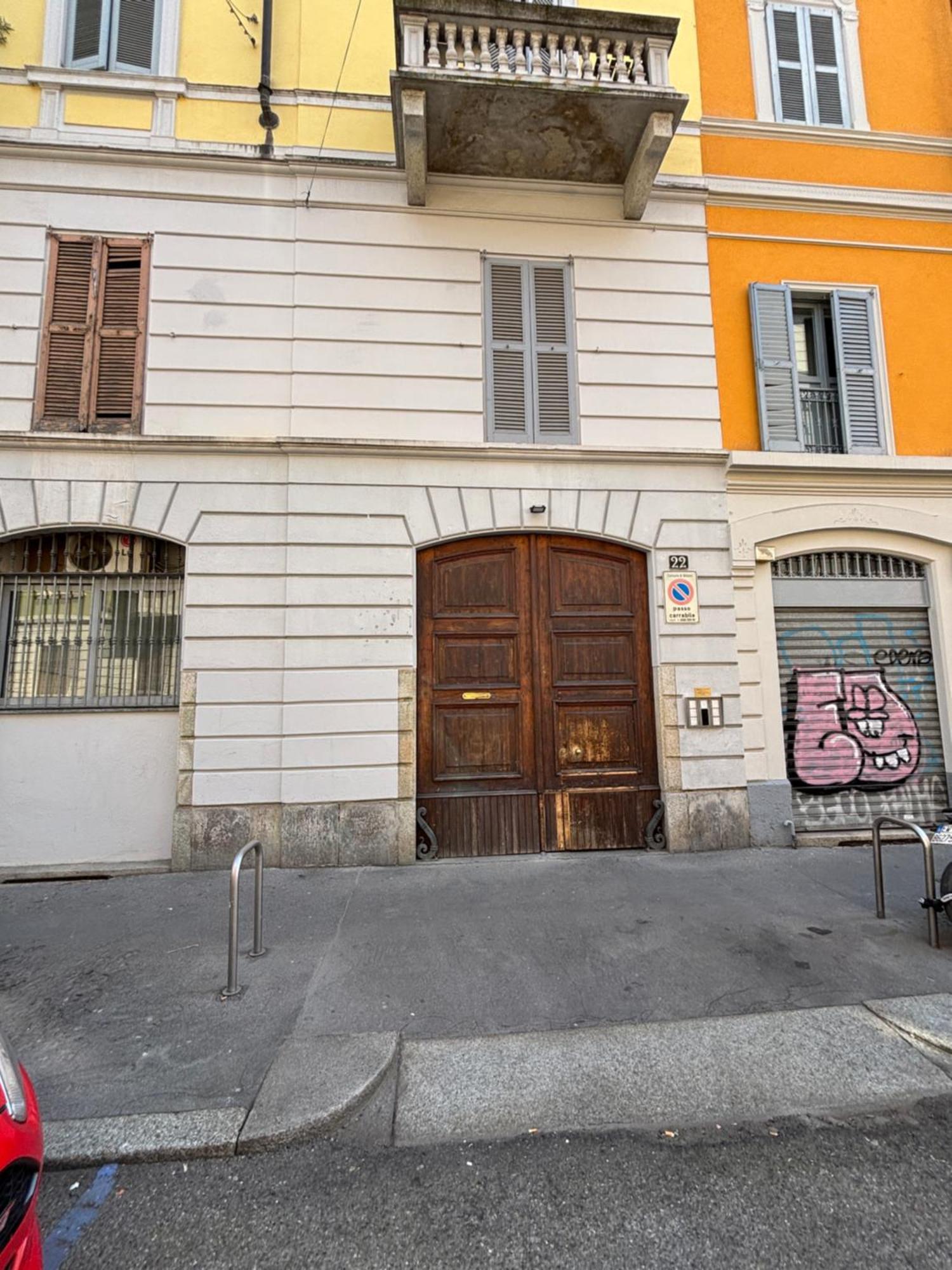 La Vecchia Milano-les Nubles Vannucci - Il Ballatoio E Il Cortile Milan