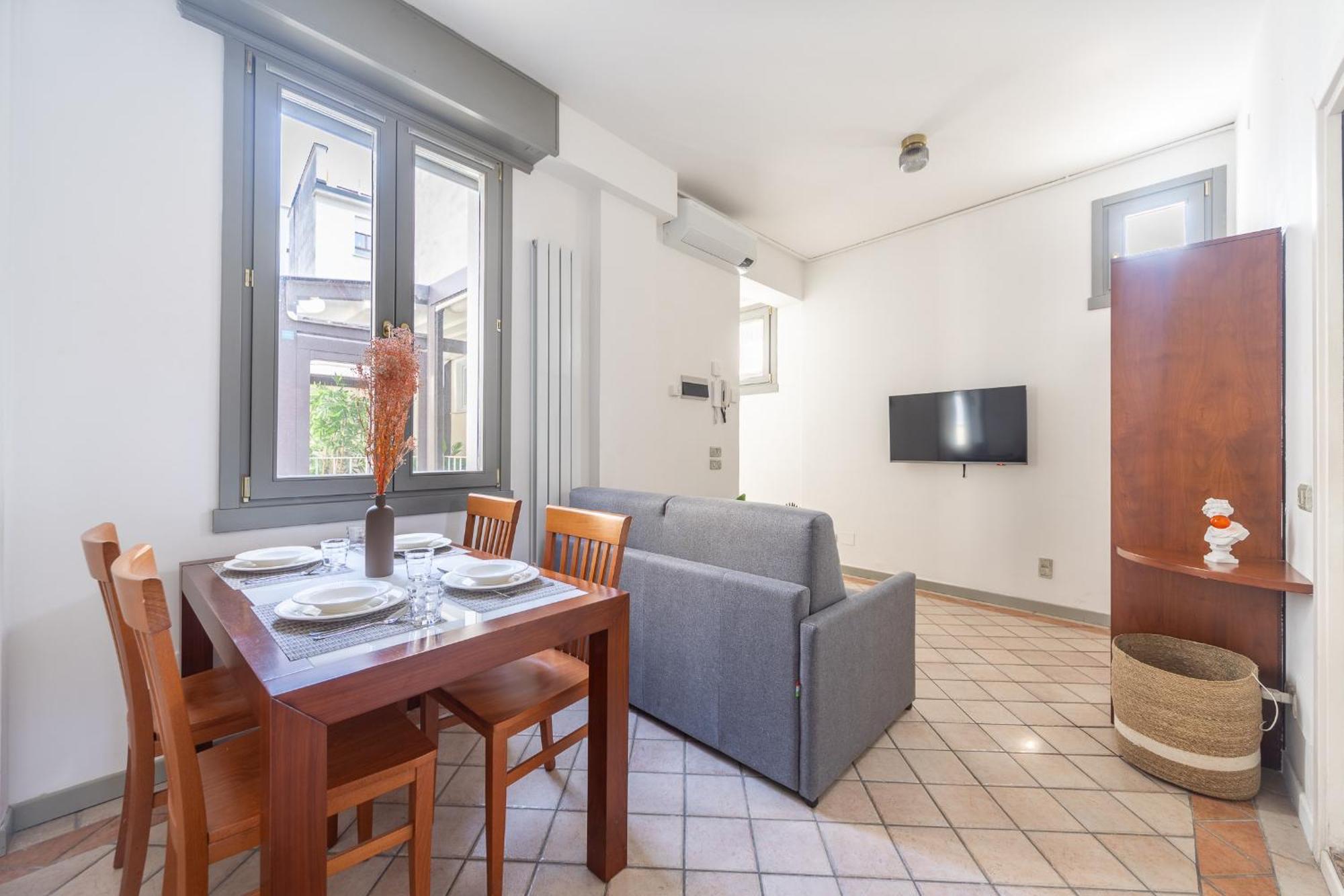 Stunning & 1bdr With Terrace In Cadorna Area By Rentopolis * Milan