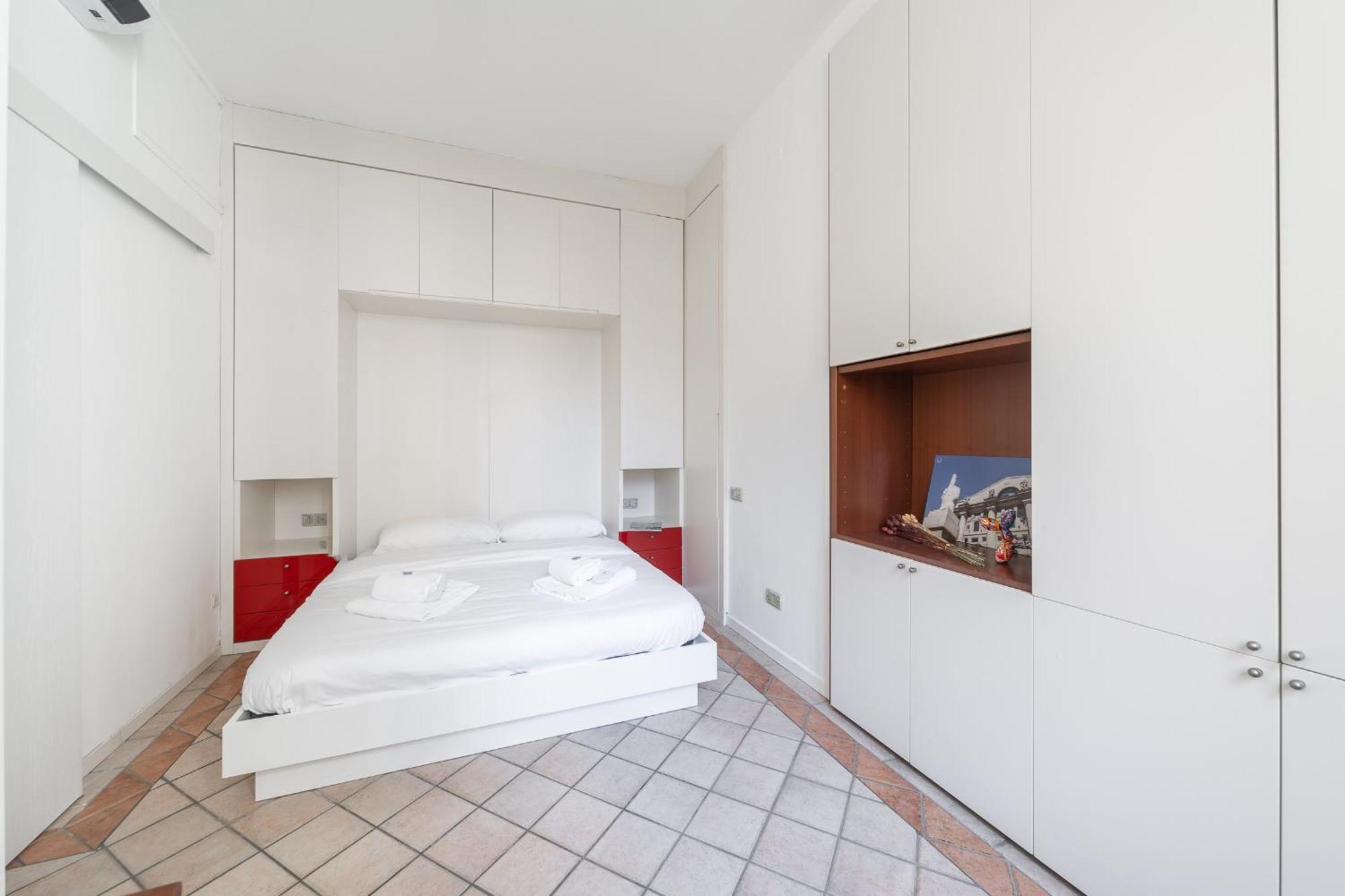 Stunning & 1bdr With Terrace In Cadorna Area By Rentopolis * Milan