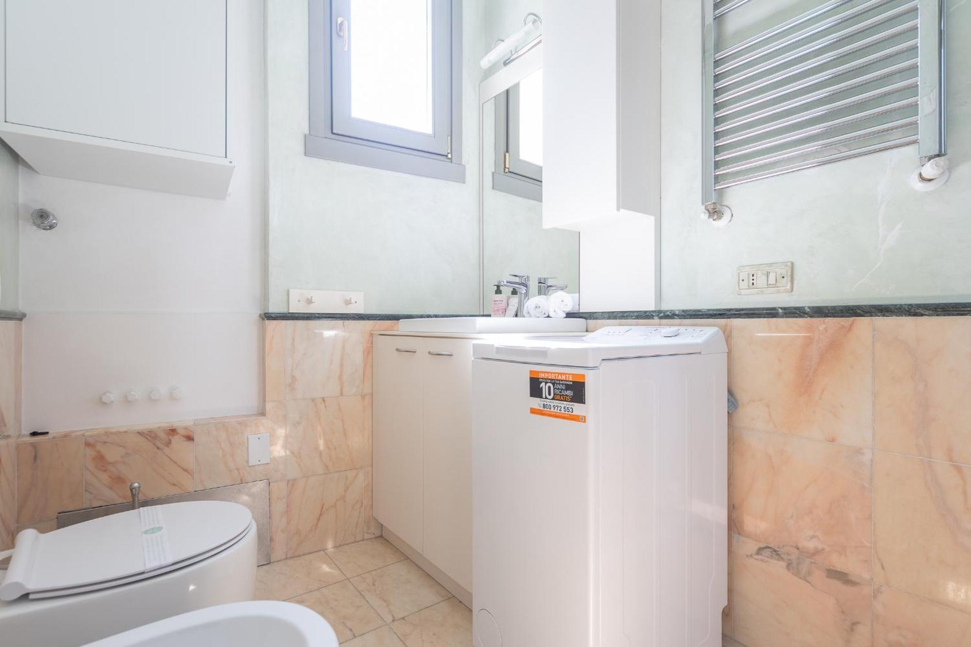 Stunning & 1bdr With Terrace In Cadorna Area By Rentopolis * Milan