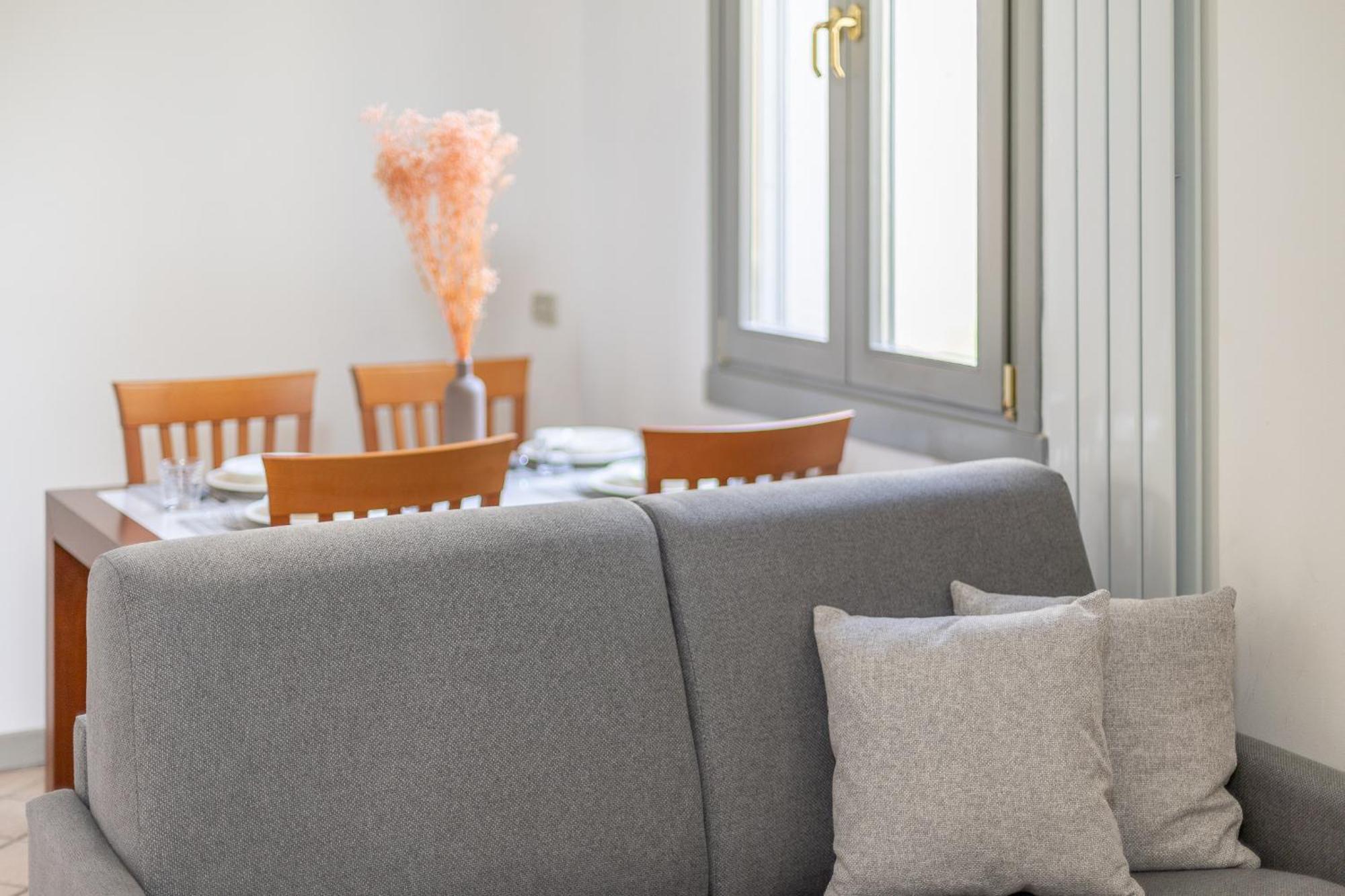 Stunning & 1bdr With Terrace In Cadorna Area By Rentopolis * Milan