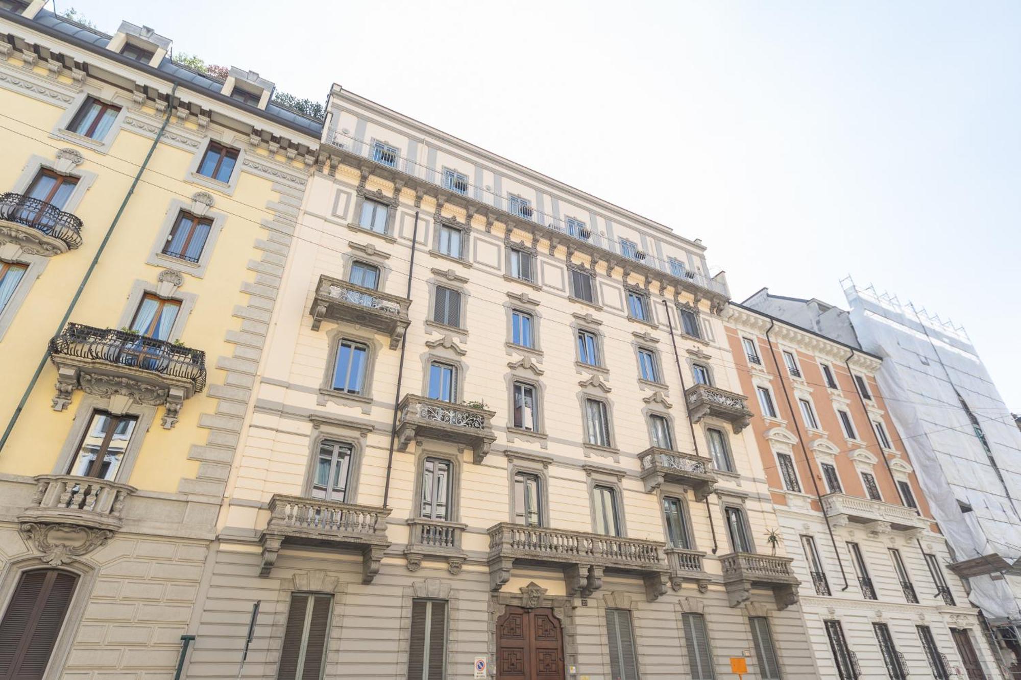 Stunning & 1bdr With Terrace In Cadorna Area By Rentopolis Milan