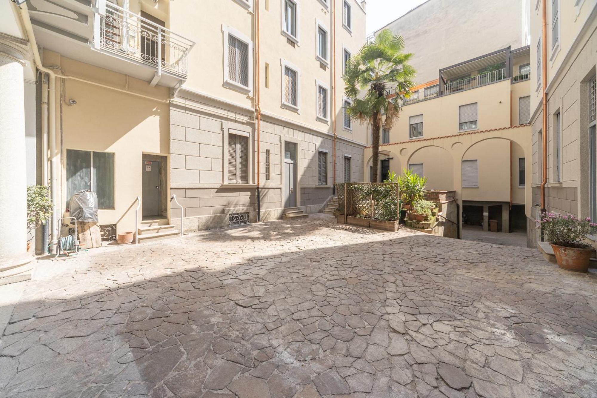 Stunning & 1bdr With Terrace In Cadorna Area By Rentopolis Milan