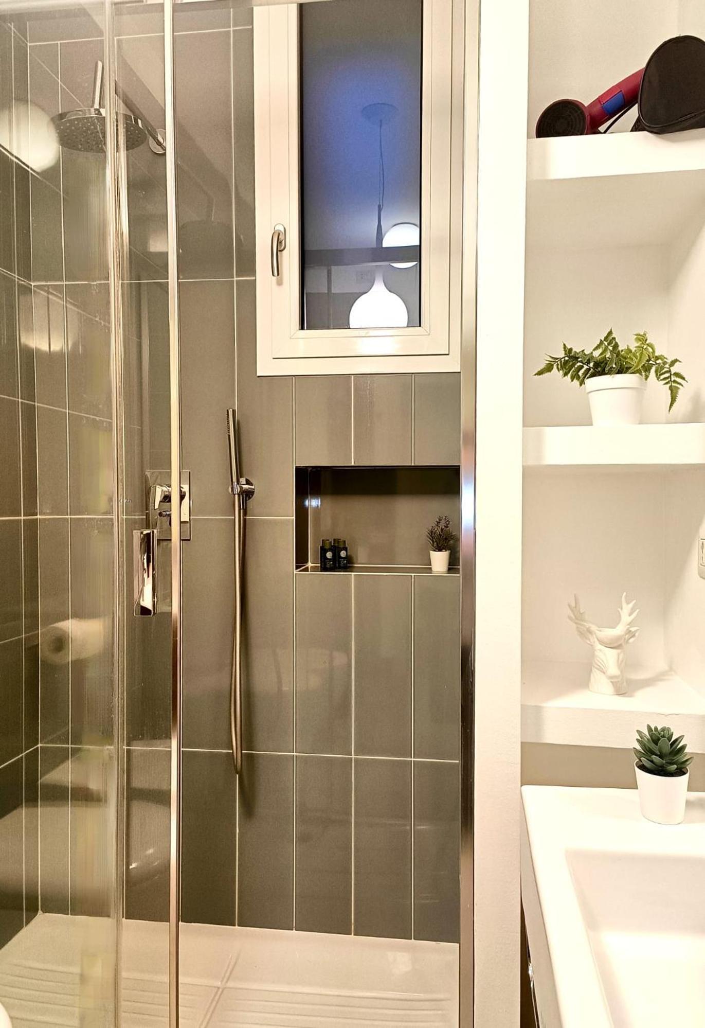 Apartment Elegant 2 Bedroom - 10 Min To Duomo, 2 Min To Subway Milan