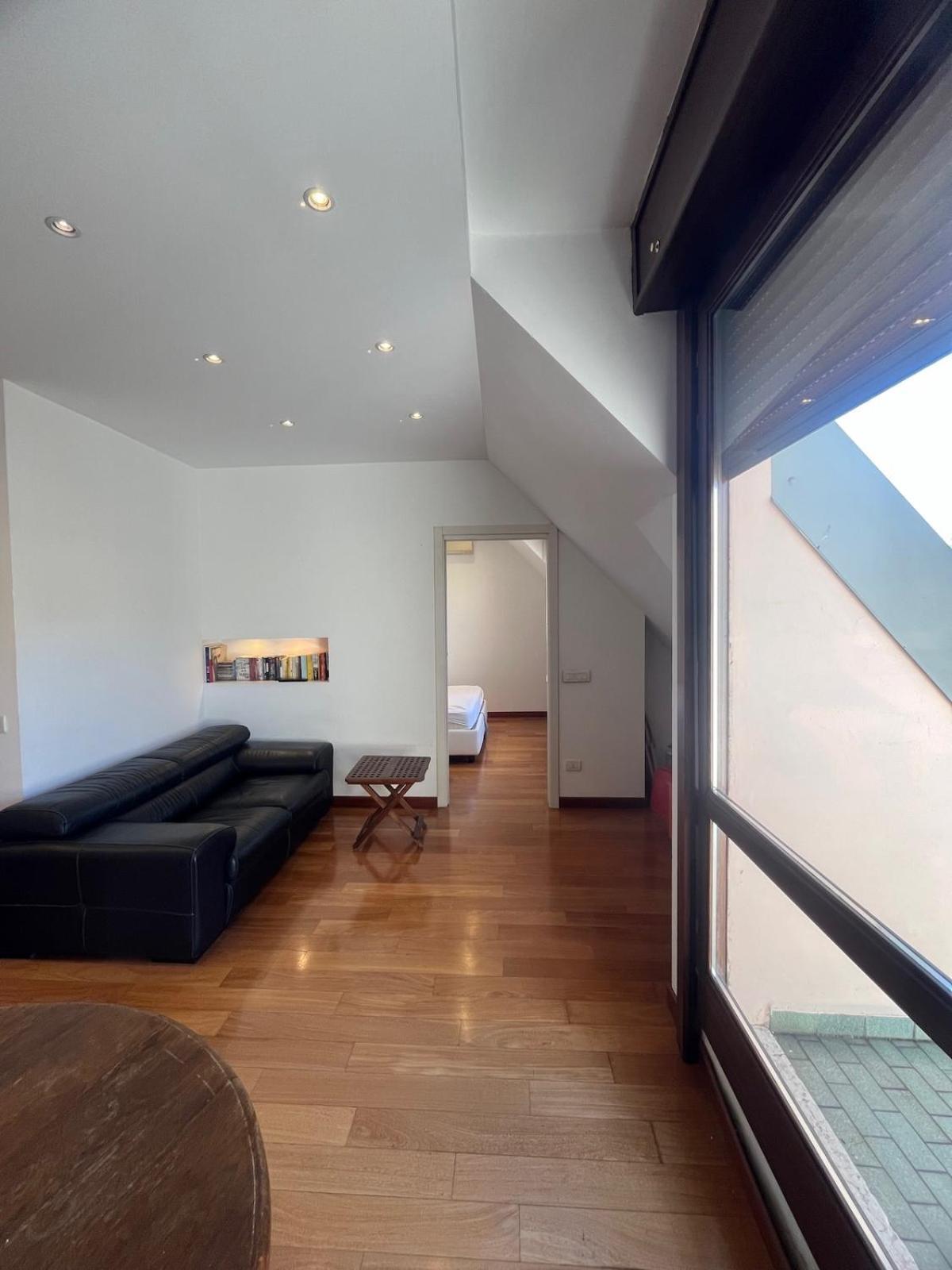 Lovely And Modern Apartment Milan
