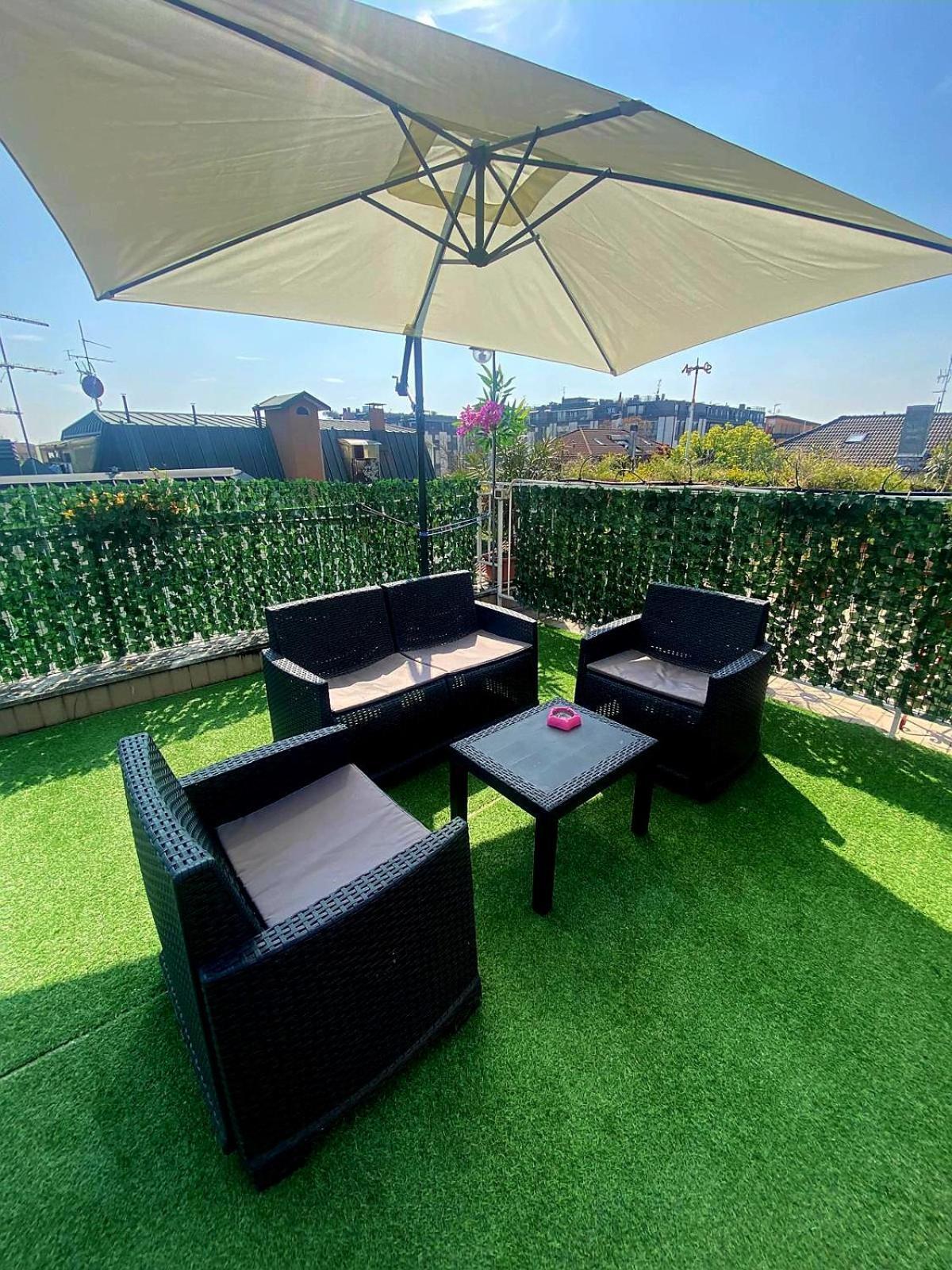 Red House - Beautiful - Metro M1 Apartment Milan