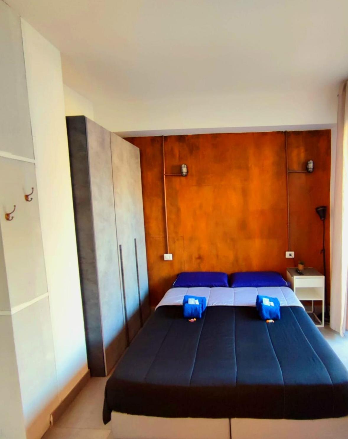 -l' Oasi Del Turista, 1- Station Guest house
