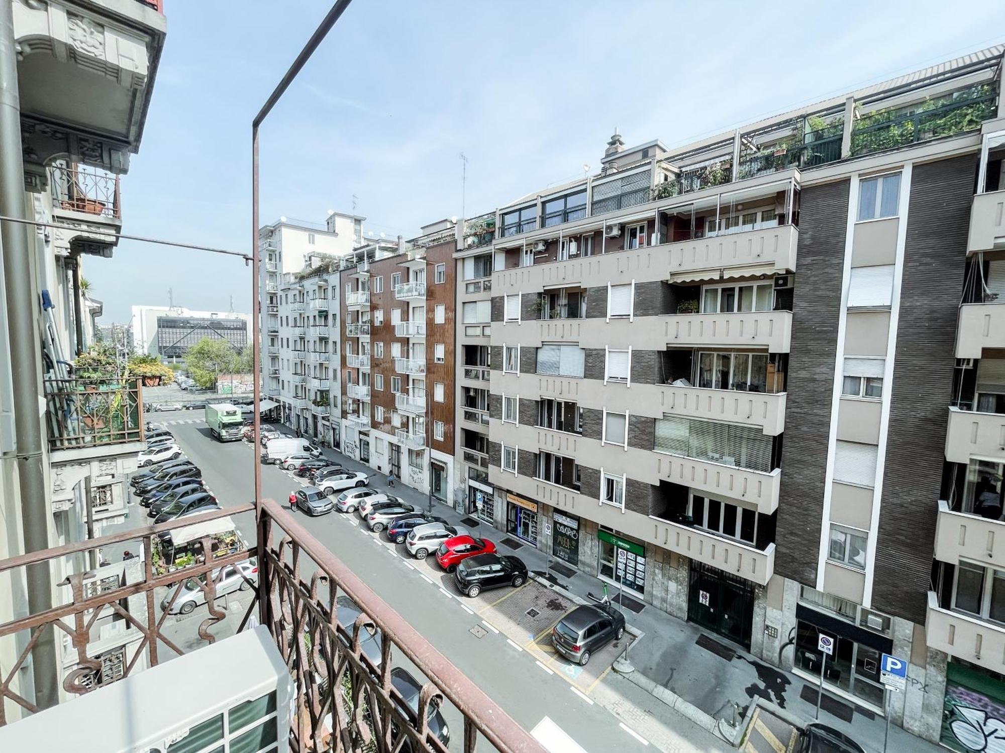 Villoresi - Large Flat Navigli, * Milan