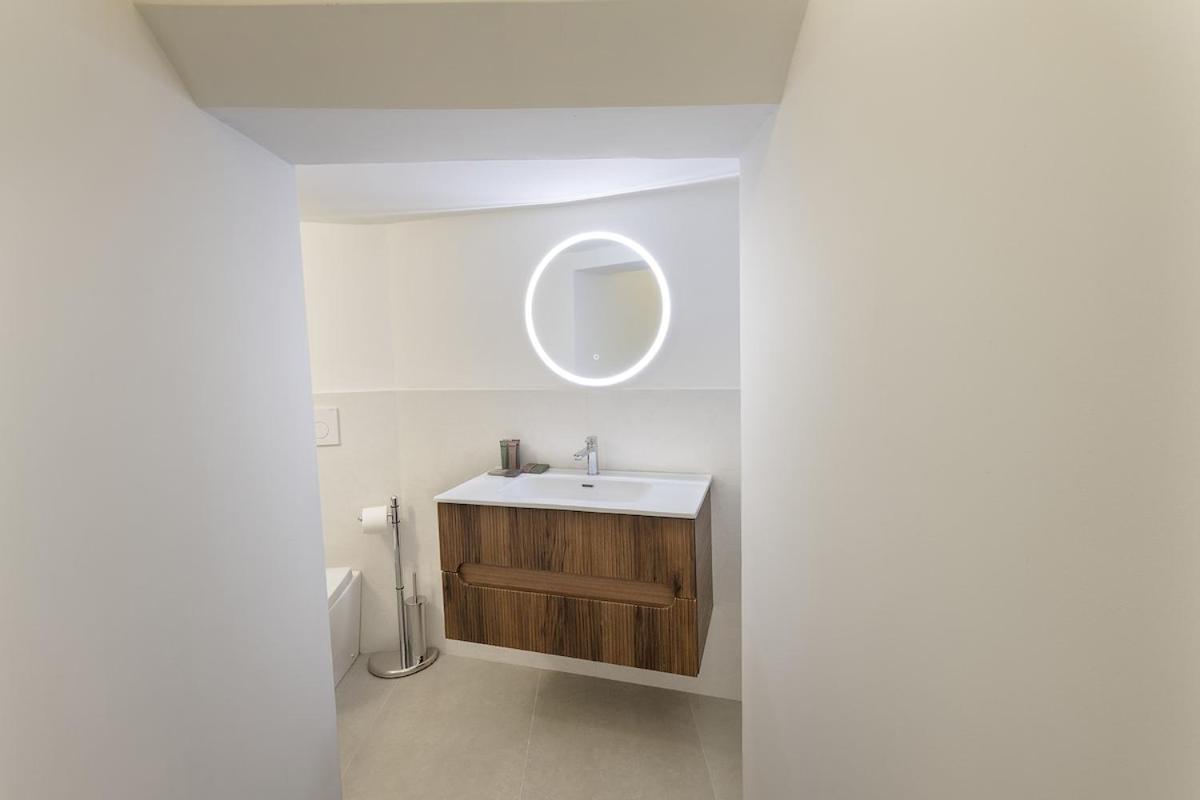2 Bedrooms De Angeli - 20 Minuti Dal Salone Del Mobile Apartment Milan