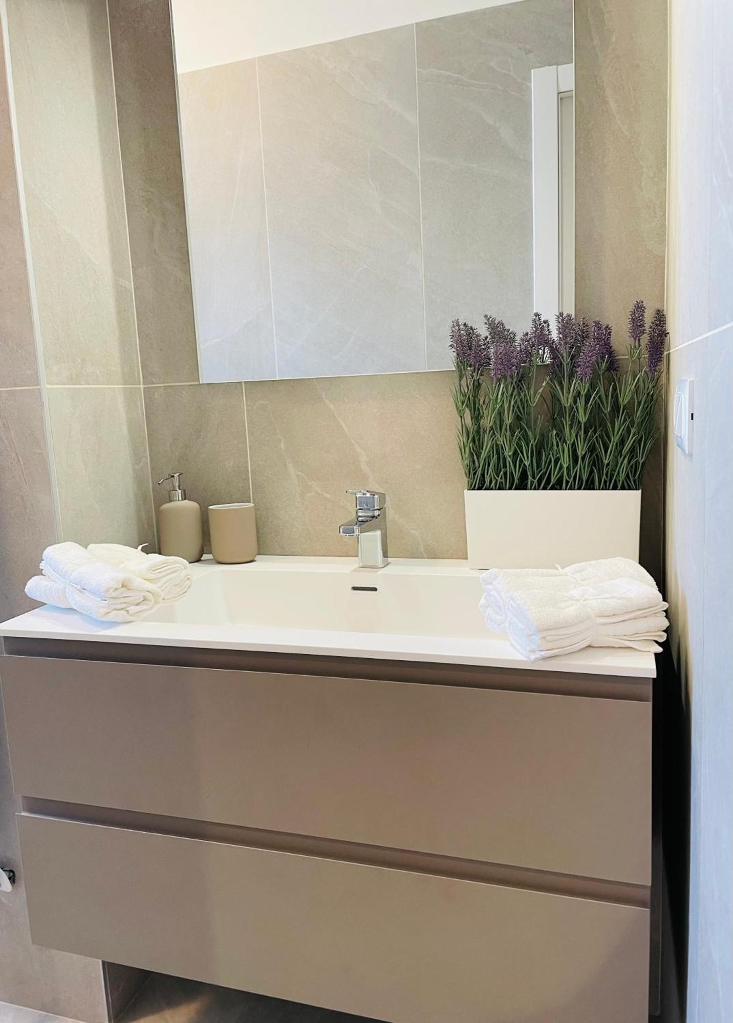Renovated 2 Bedroom In Navigli With A View! Appartamento