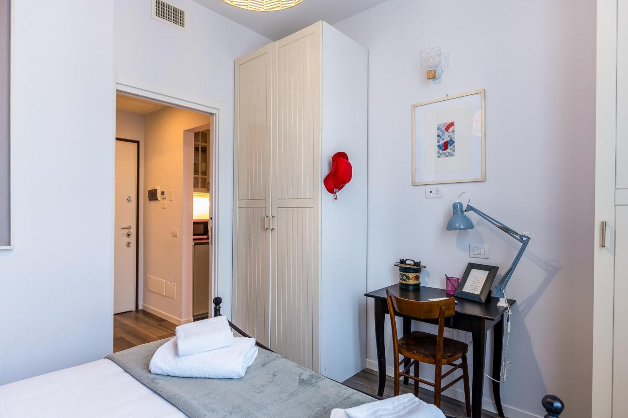 Nuovi Bilocali Station - 2 Con Parcheggio In Box E 1 Con Balcone -no Box- N&s Town Homes Apartment Milan