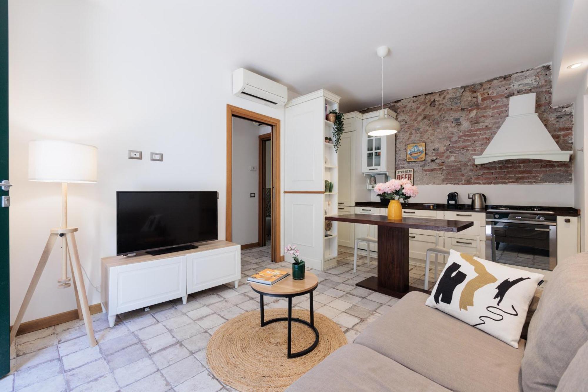Urban House - Darsena Navigli Center * Milan