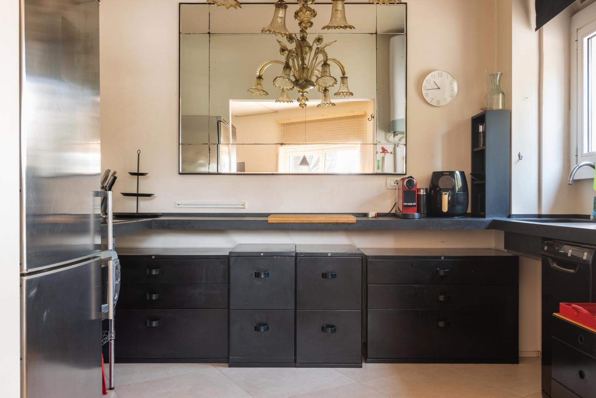 Spacious And Bright In The Center Apartment *