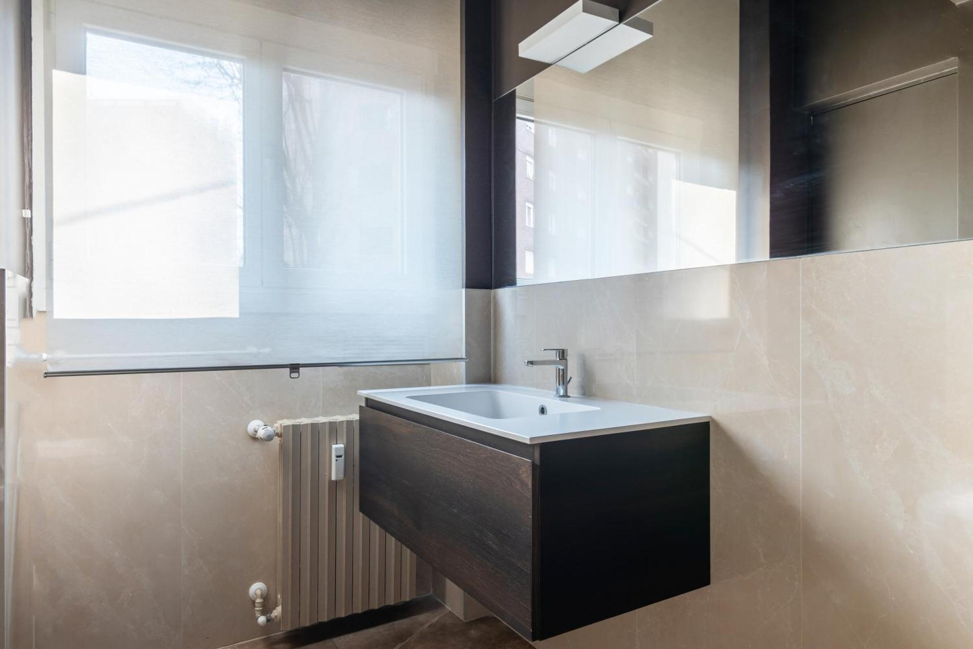 Spacious And Bright In The Center Apartment *