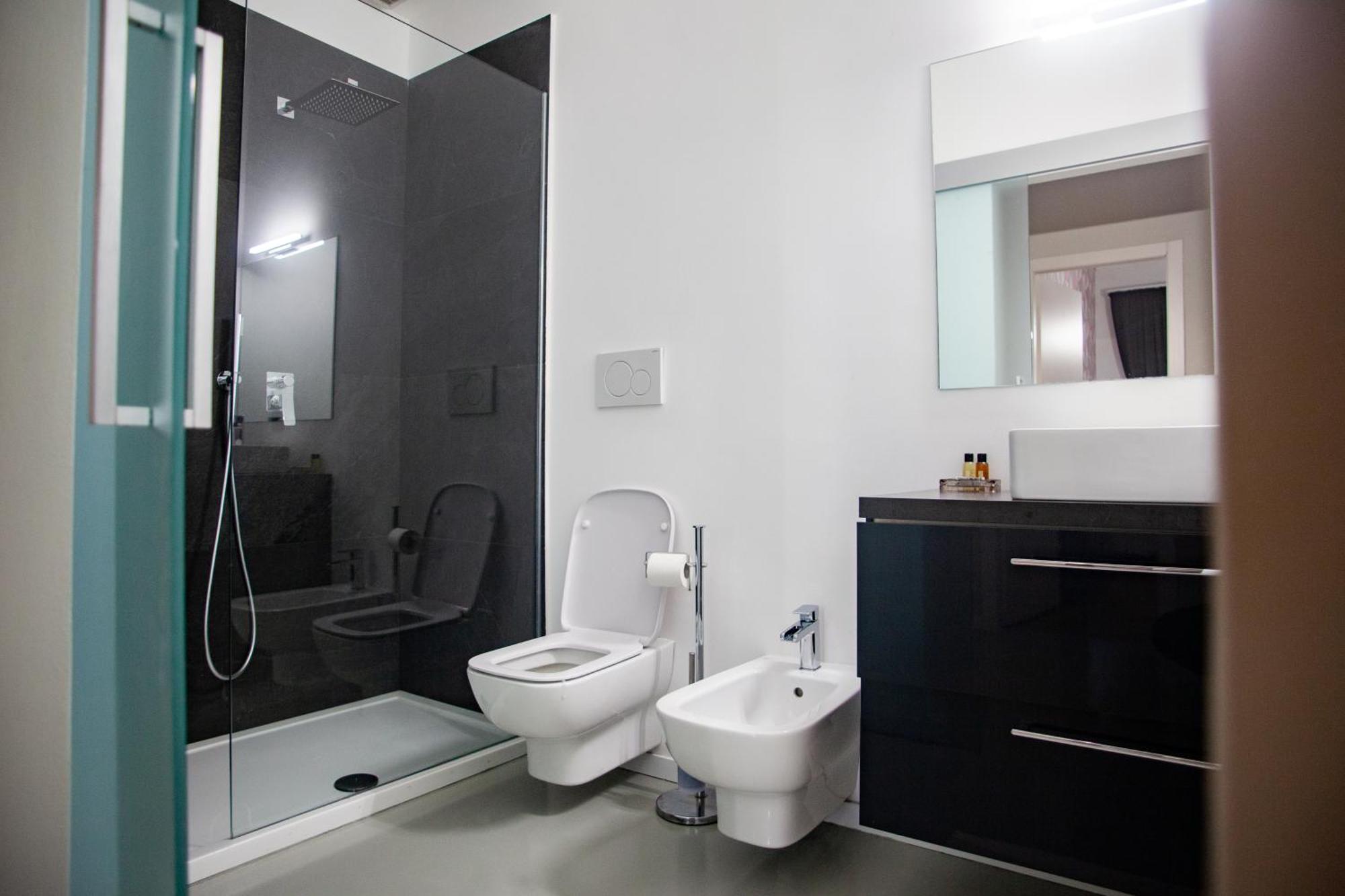 Apartment Design & Luxury With Garden In San Senatore Milan