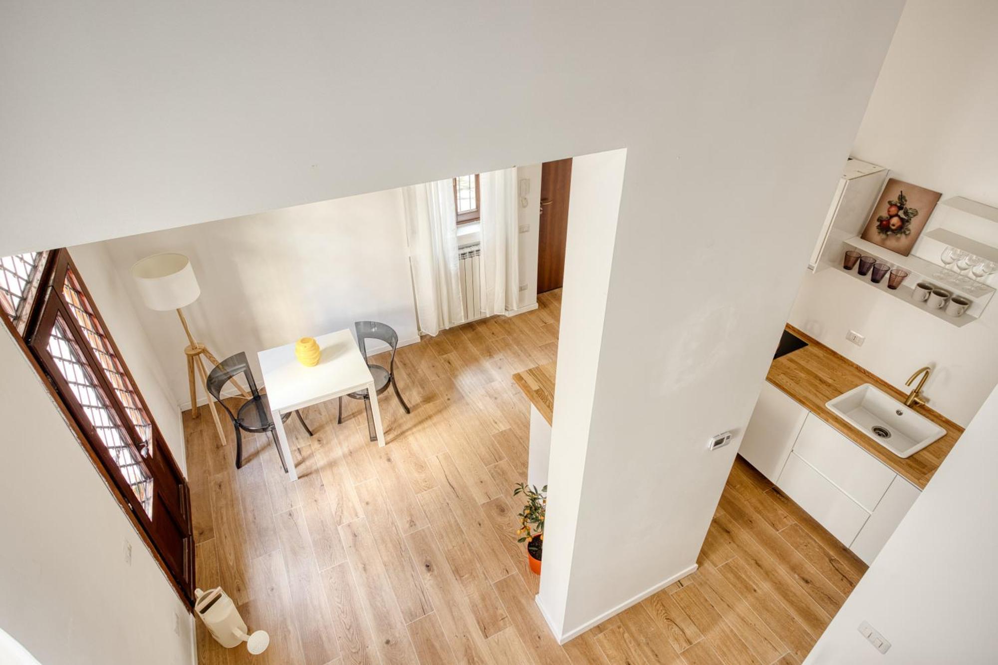 Apartment Warm In Decor I